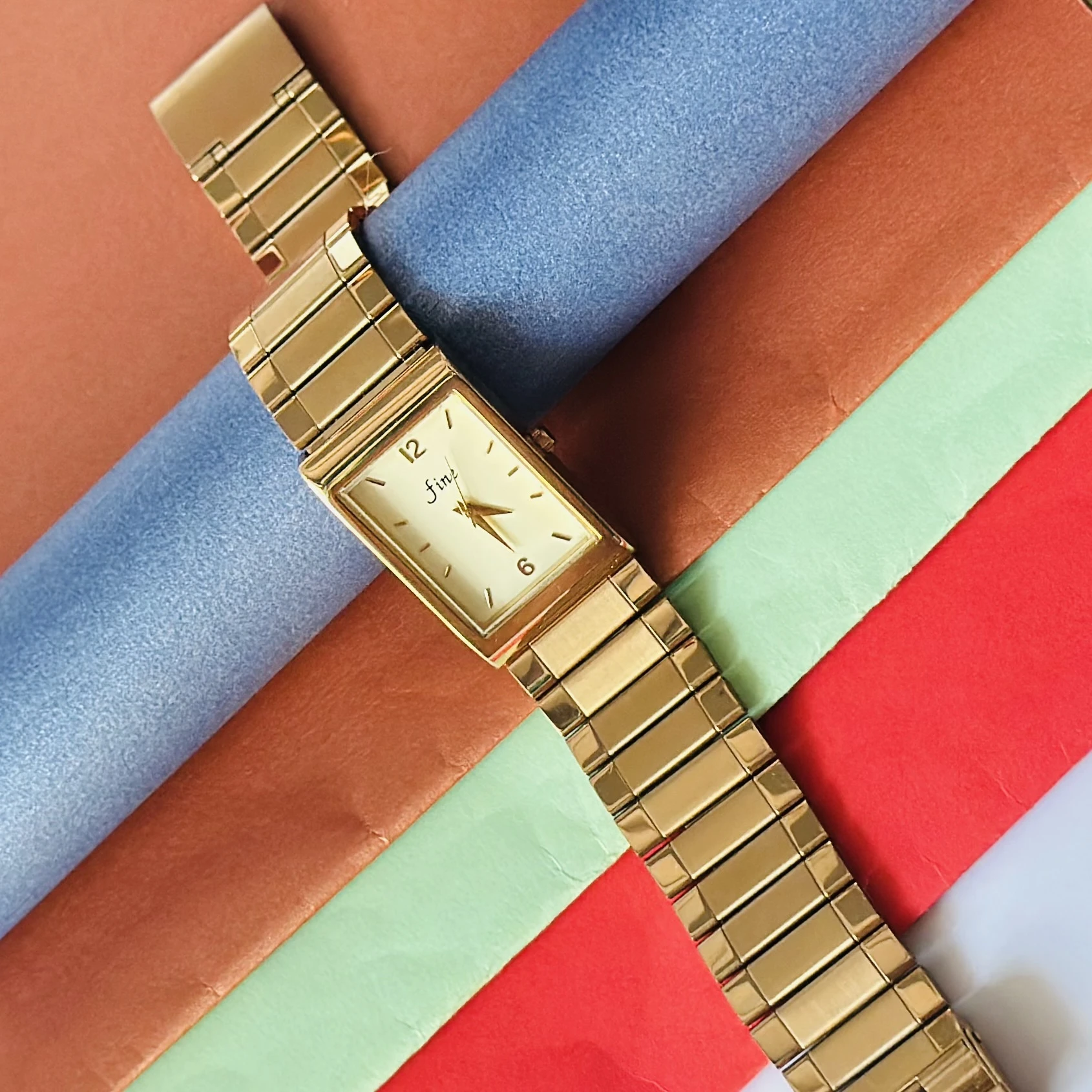 Gold -tone analog quartz watch with a metal strap.