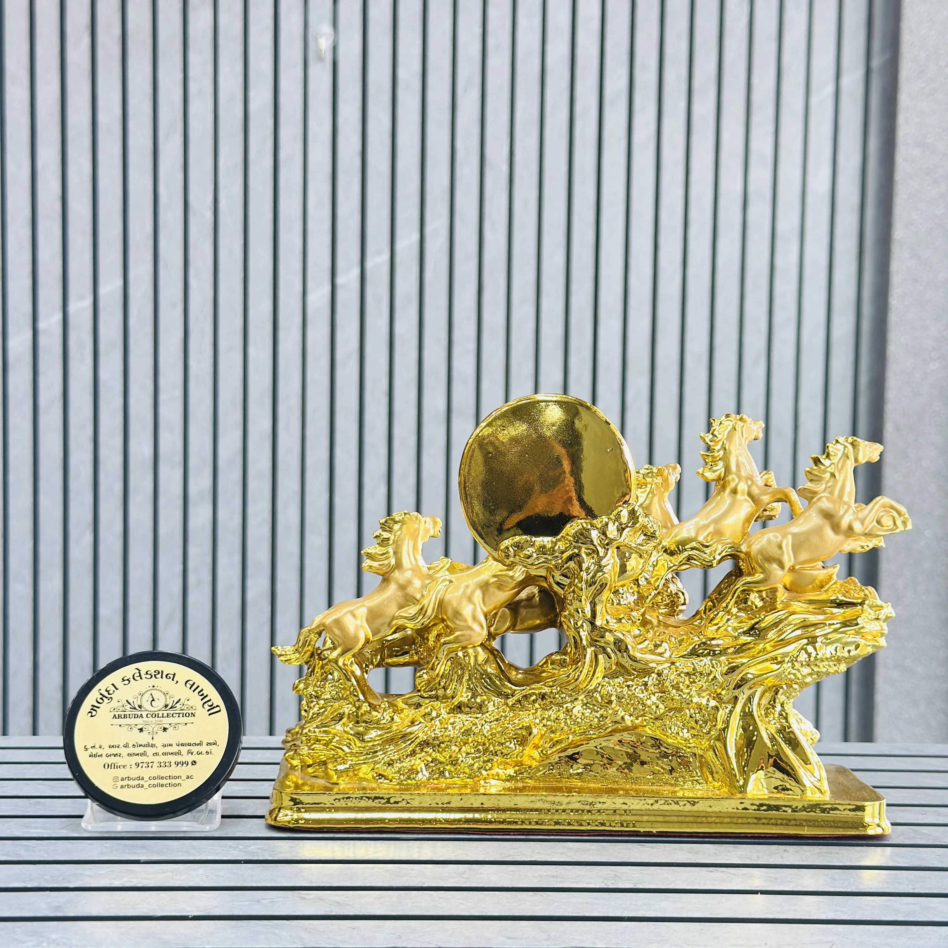 Golden Poliresina murti