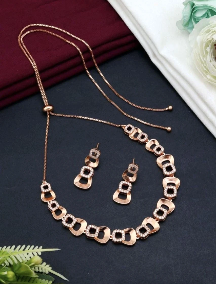 jewellery set consisting of a necklace and a pair of earrings.