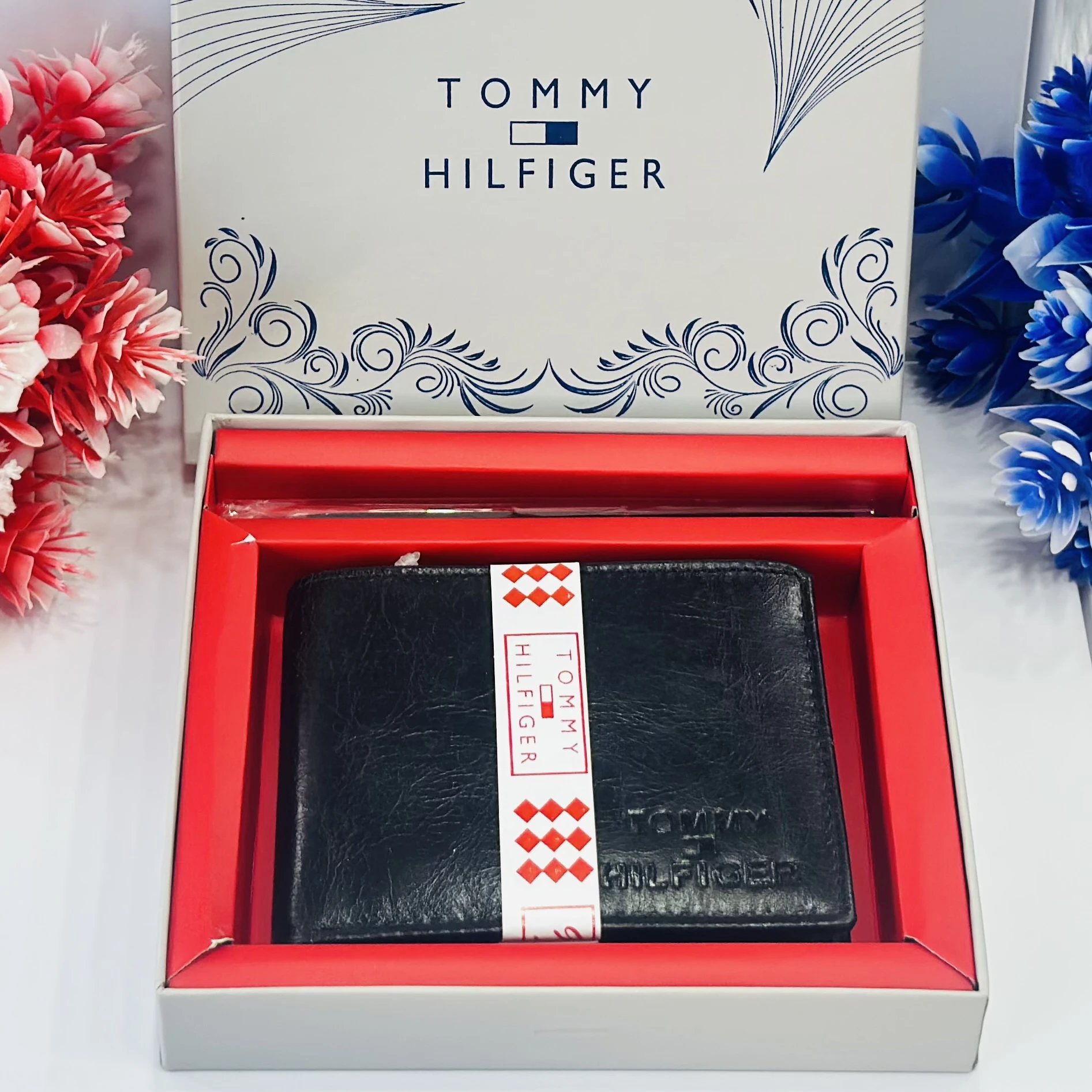 Tommy Hilfiger Men's Slim Leather Bifold Wallet