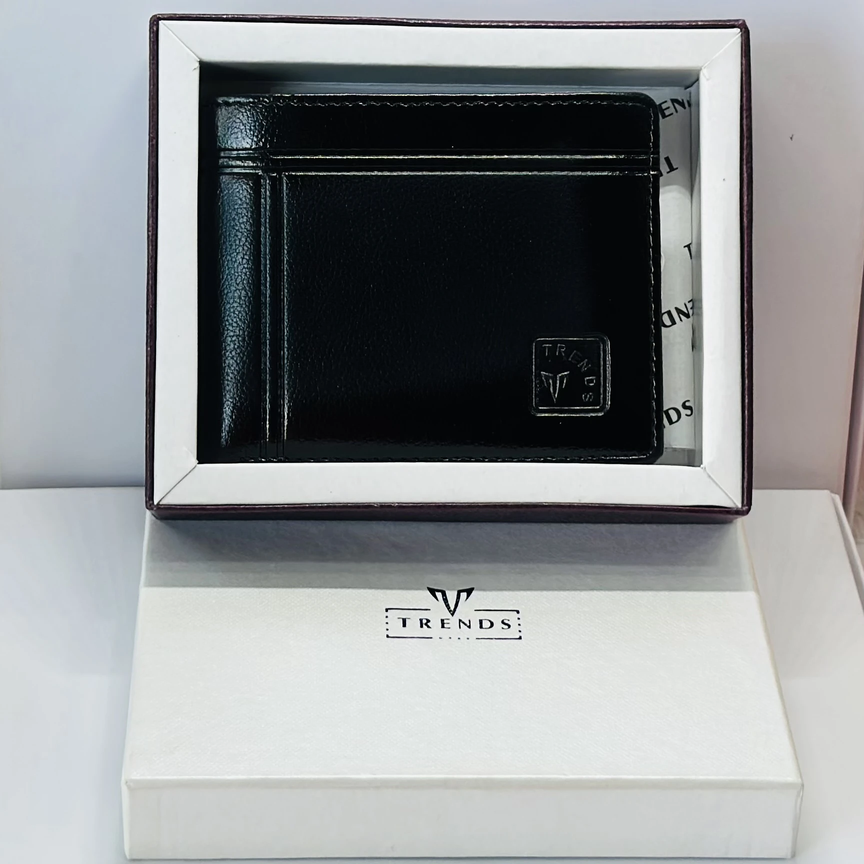 TRENDS black formal bi-fold wallet for men.