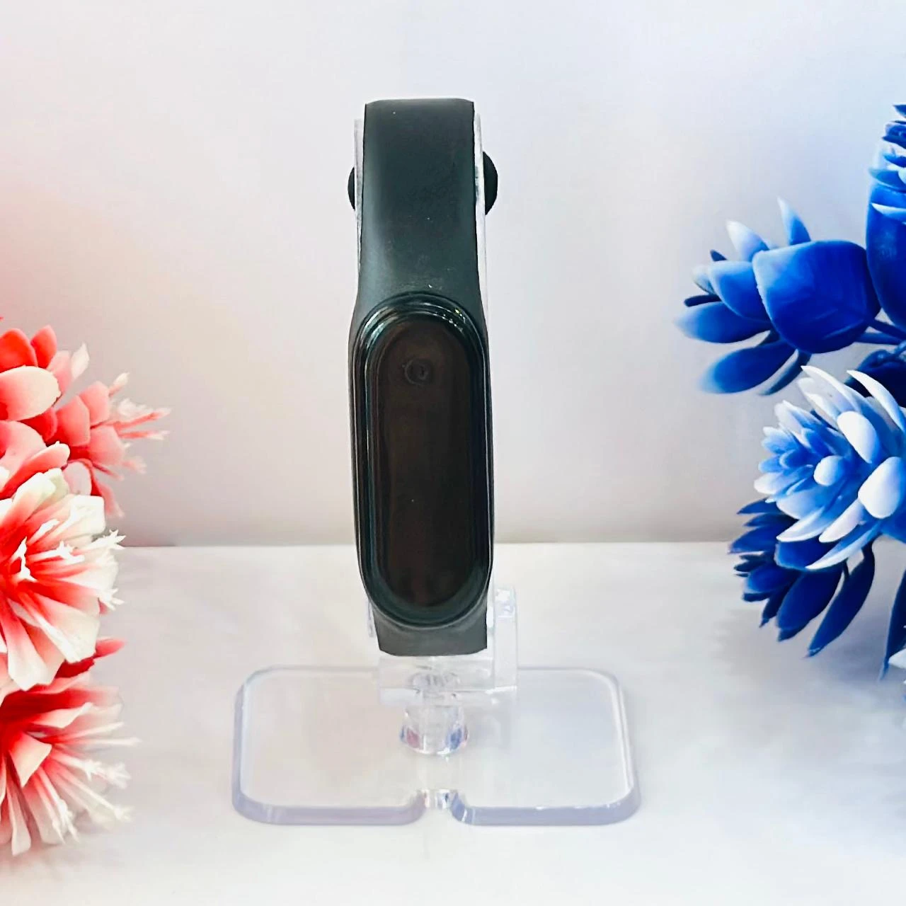 appears to be an Aquarius AQ112 fitness tracker in black