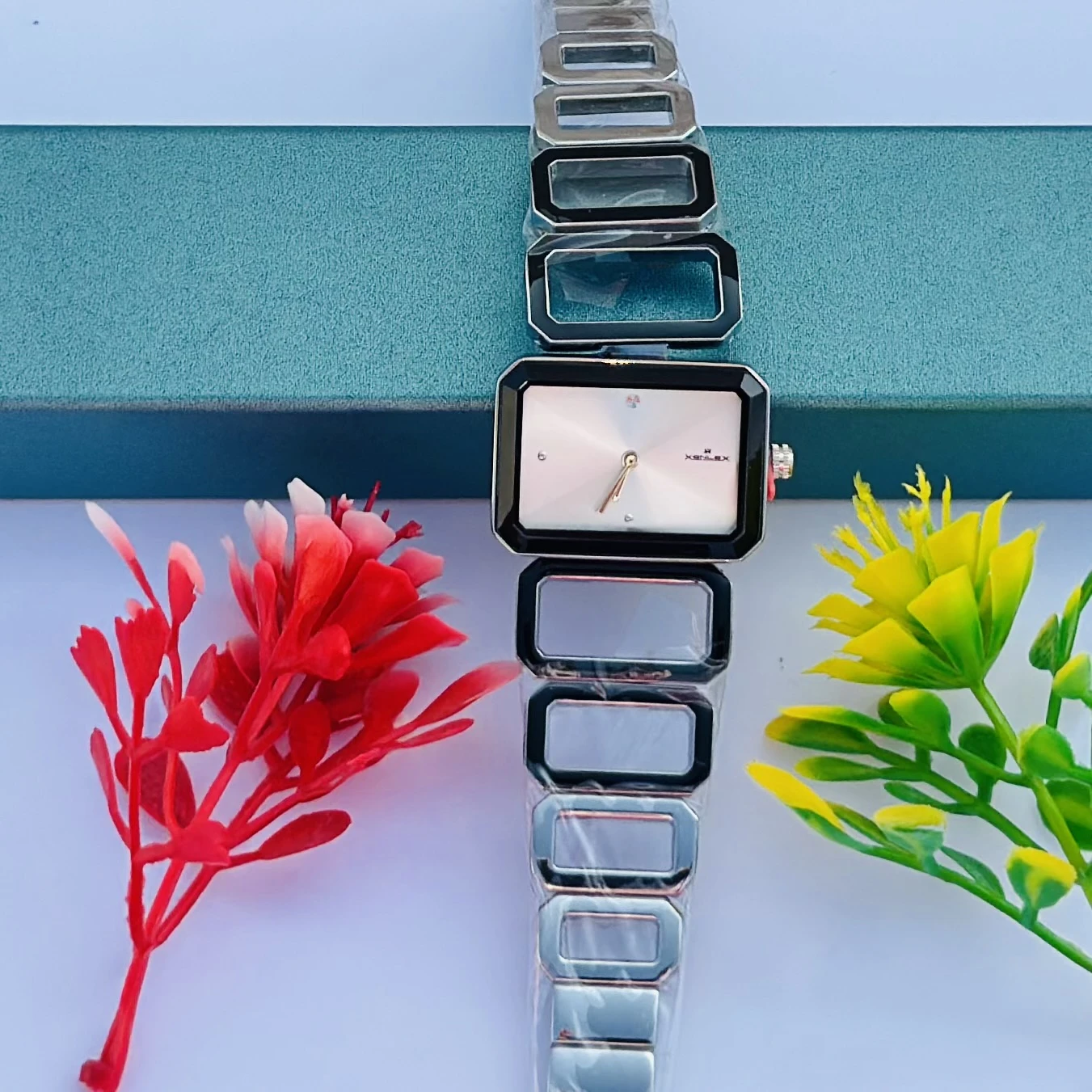 Analog watch For women