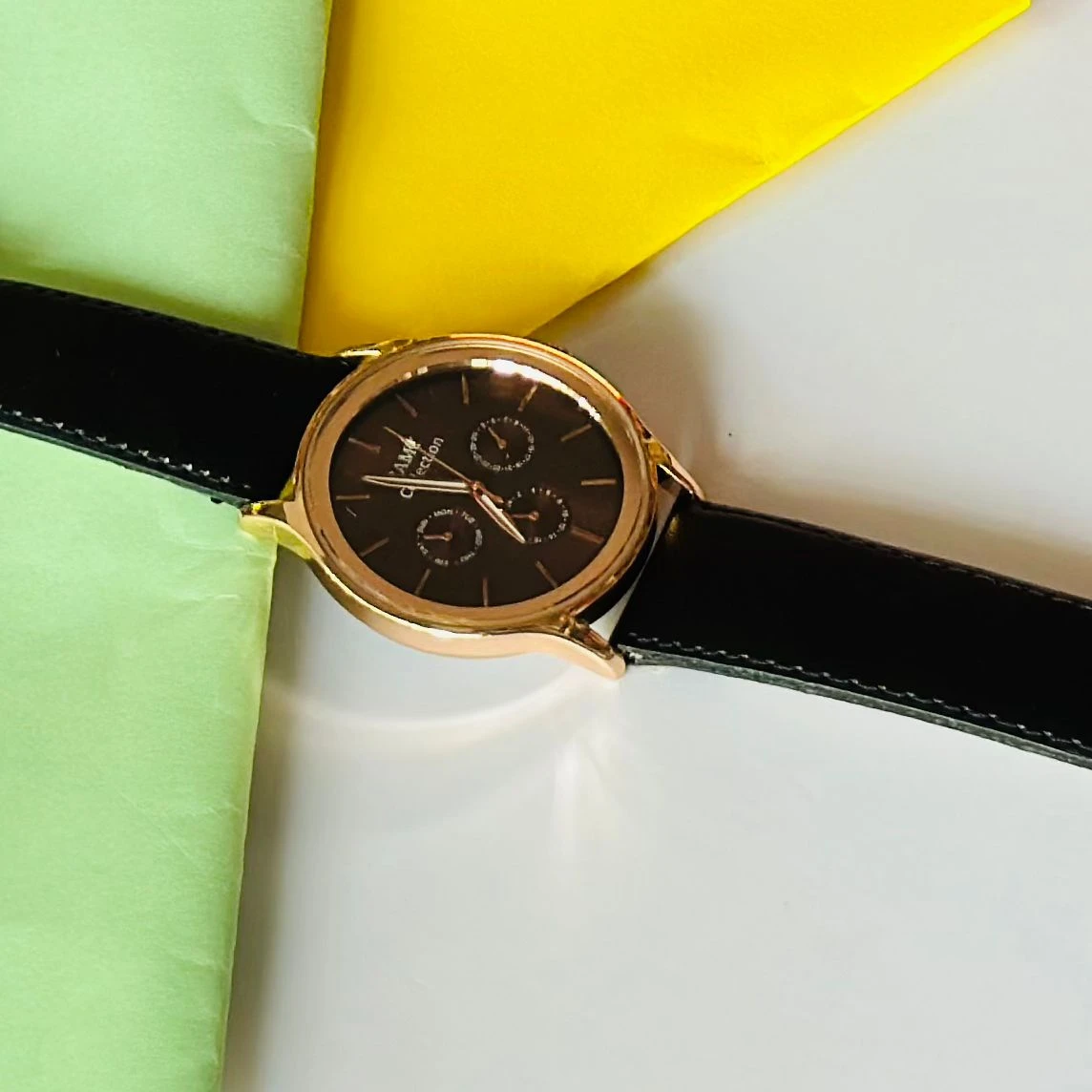 Round  analog watch with a black  leather strap