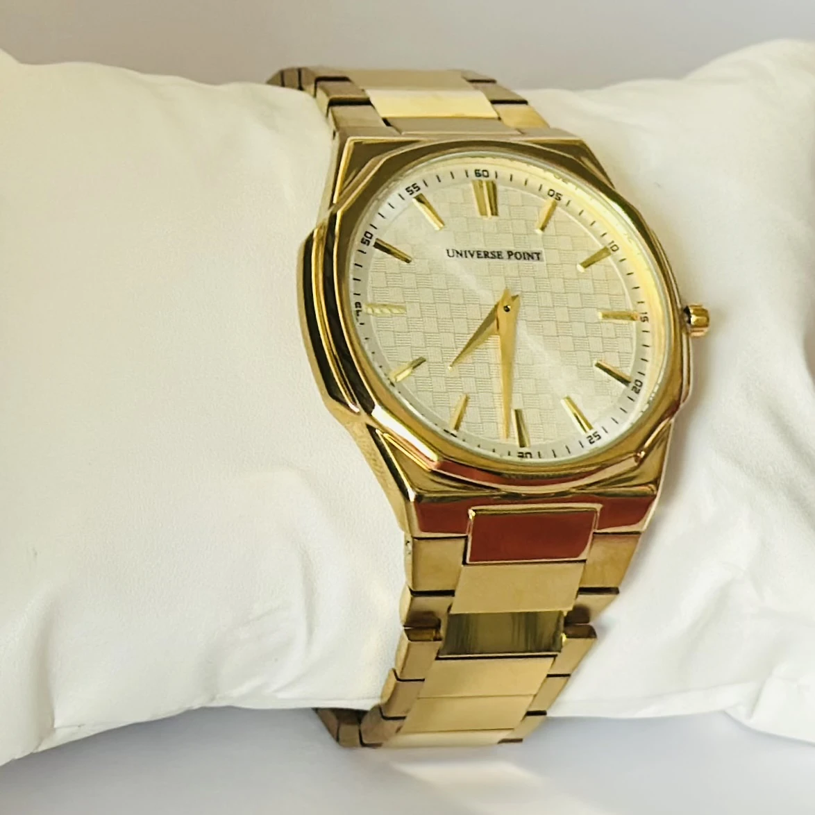 Analog Watch with a golden dial and stainless steel strap
