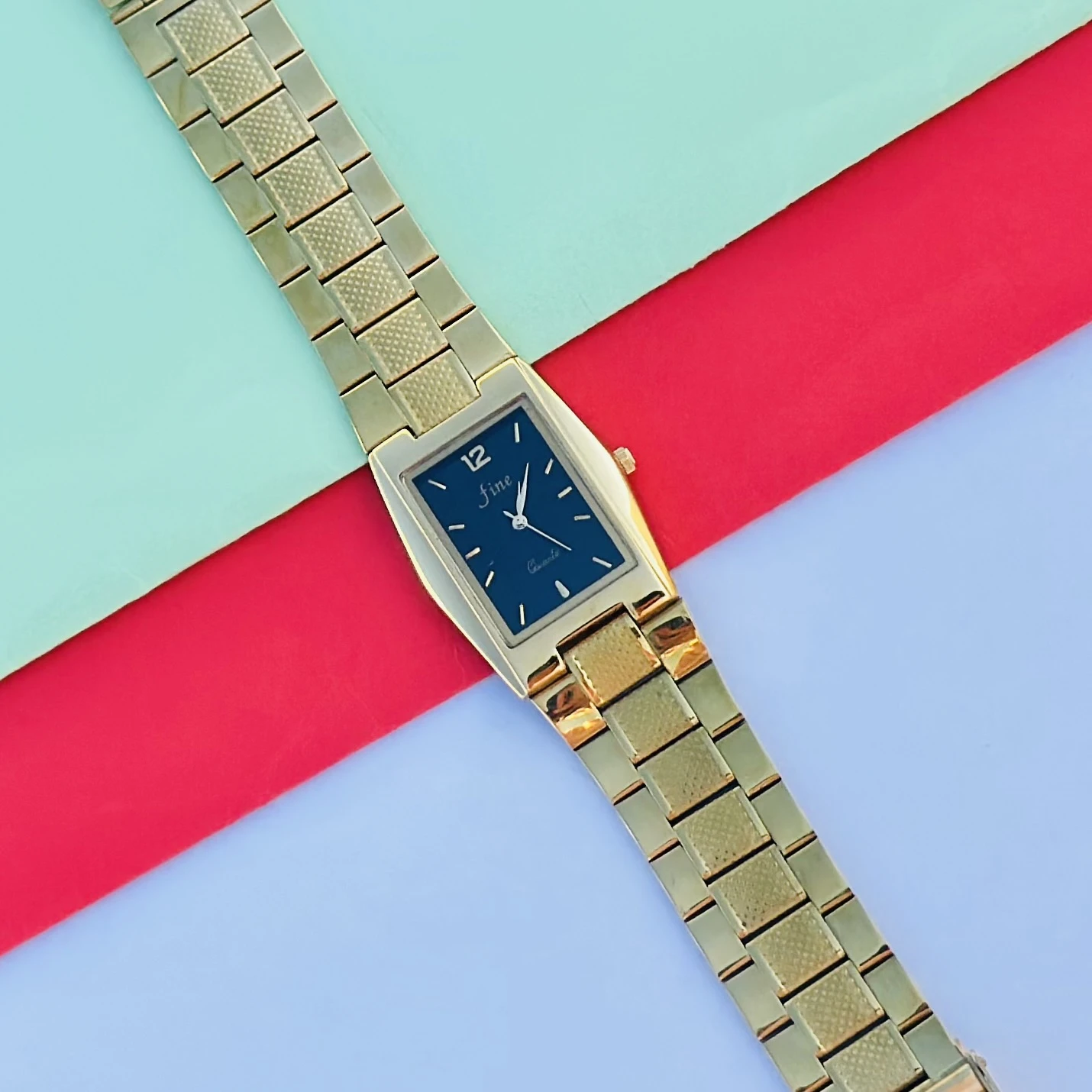 Fine gold-plated analog quartz watch
