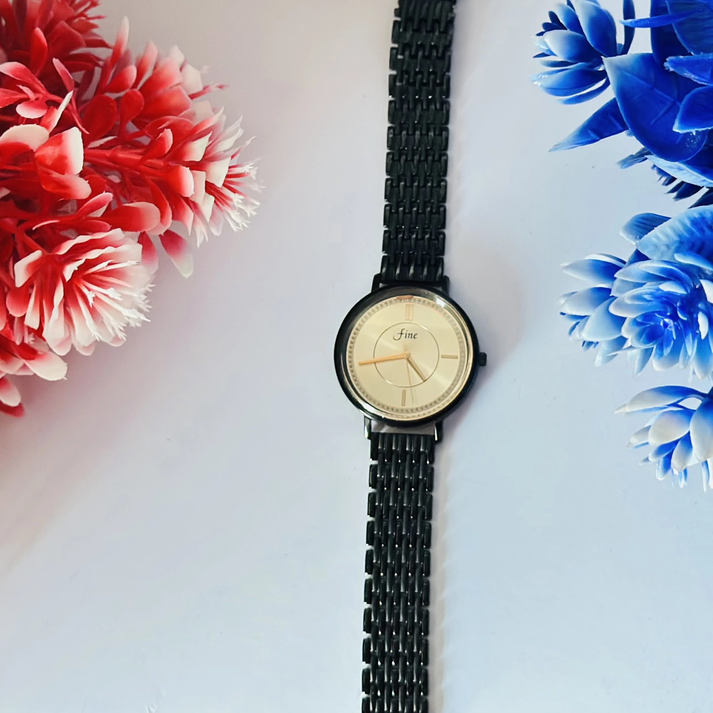 Analog quartz watch for women