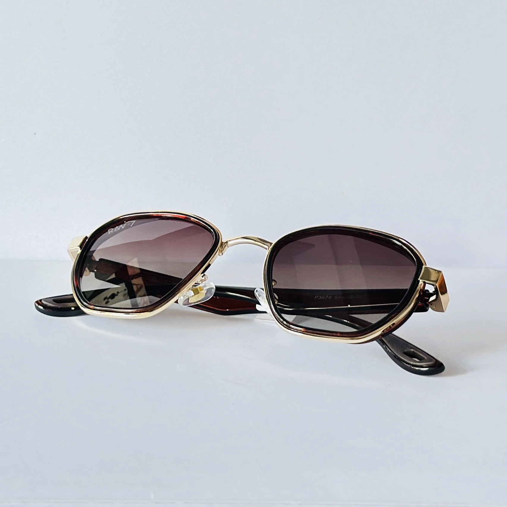 Mustang MU2338 03 50 sunglasses featuring a retro square frame design