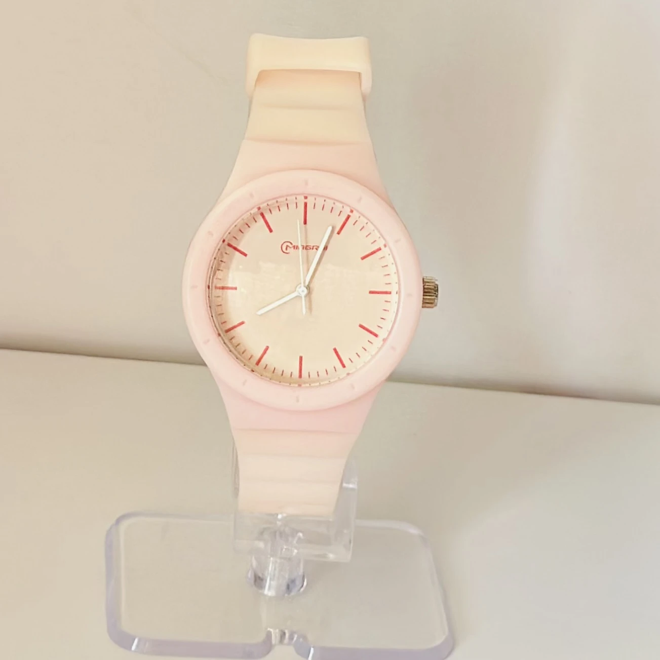 pink Mingrui 8825L quartz wristwatch with a silicone band.