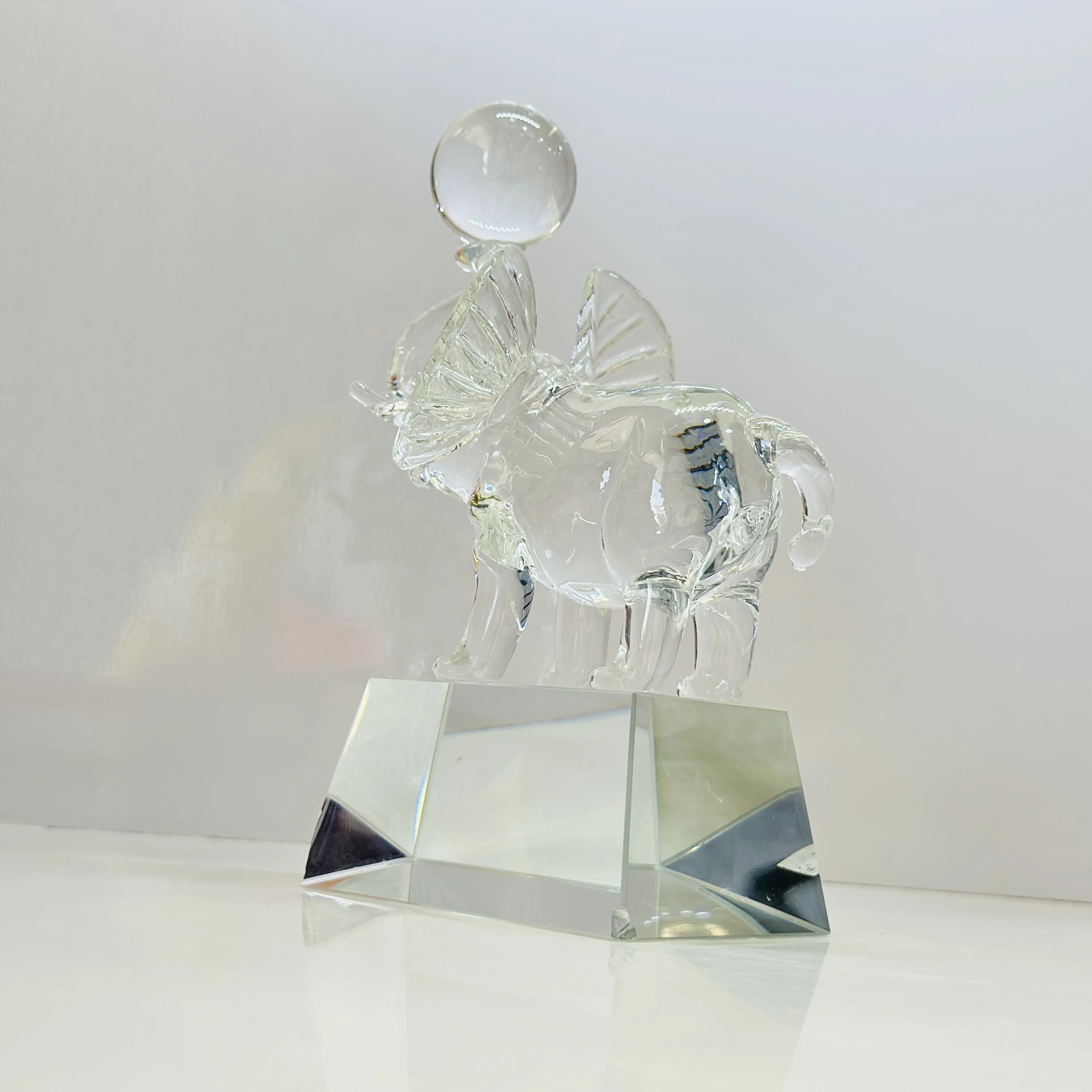 Glass Elephant Figurine Interior Crystal (SKU-SGRUG8)