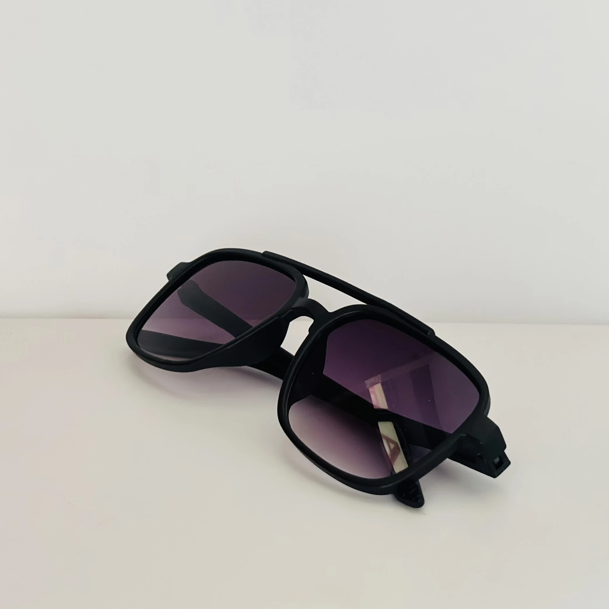 Black retro square sunglasses with gradient purple lenses.