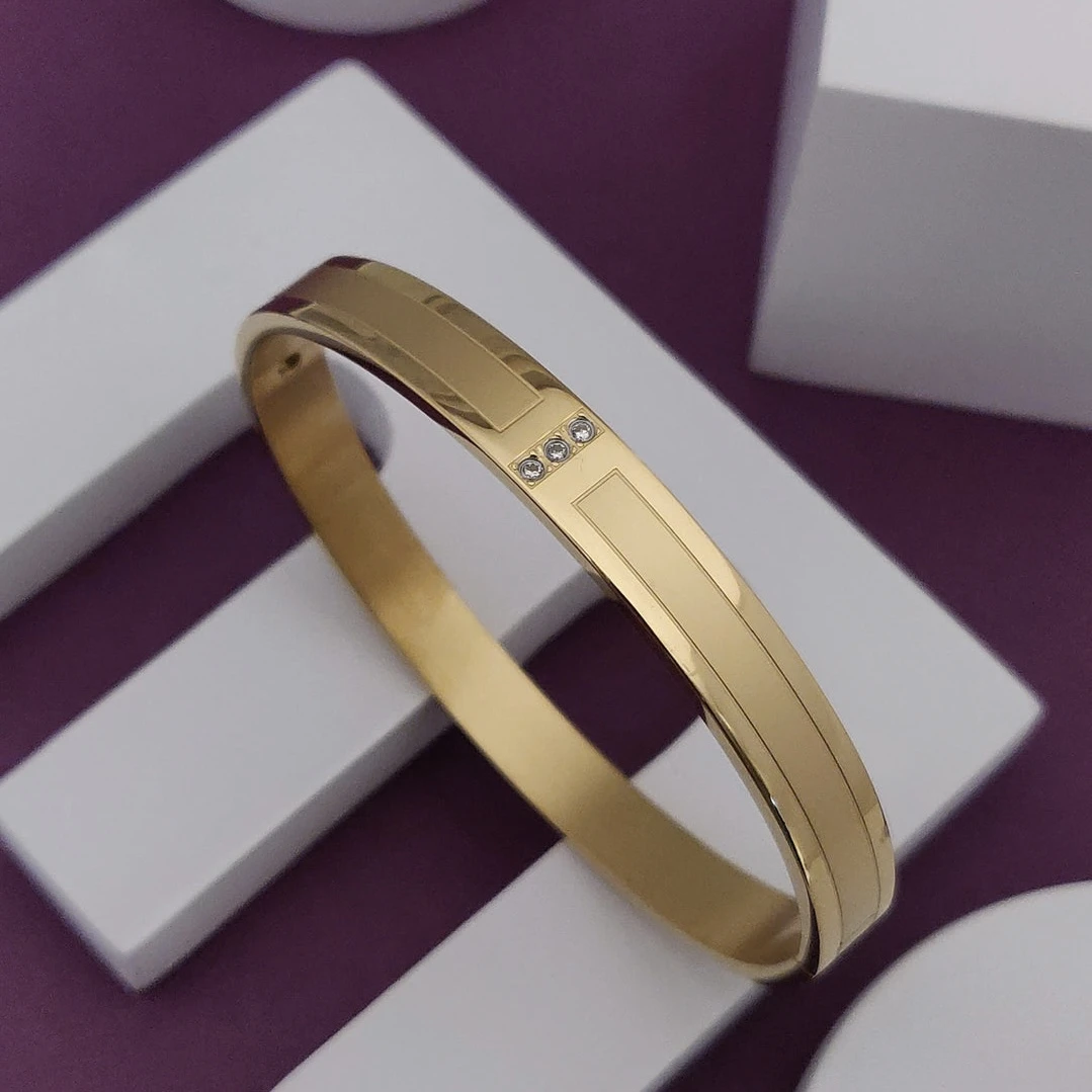 Sleek Gold Diamond Bracelet