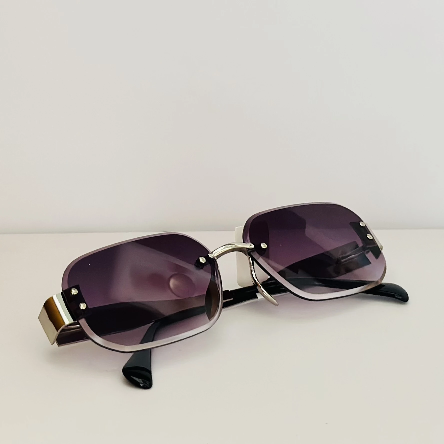 Rimless rectangular sunglasses