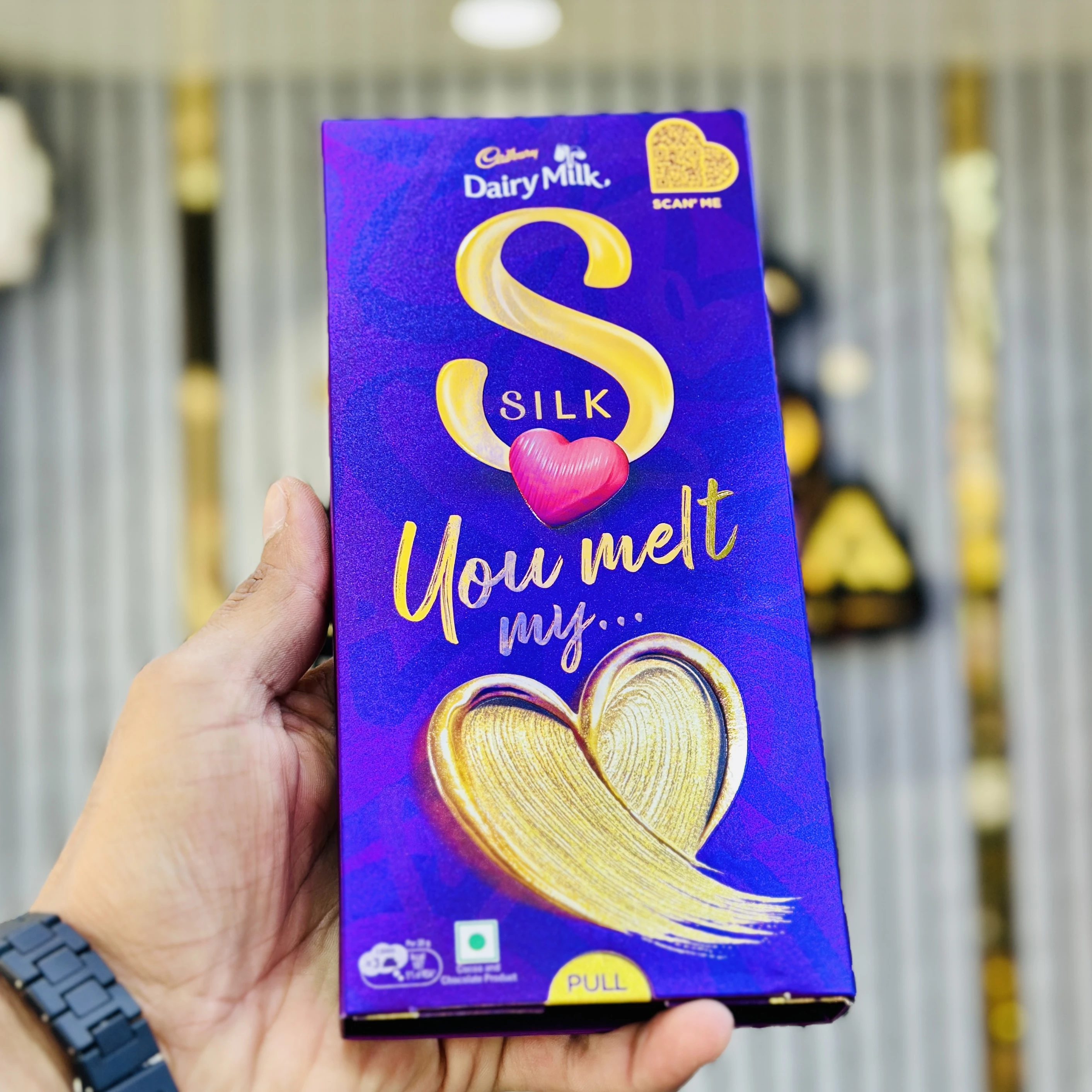 Cadbury Dairy Milk Silk Heart Blush Valentine's Chocolate Bar