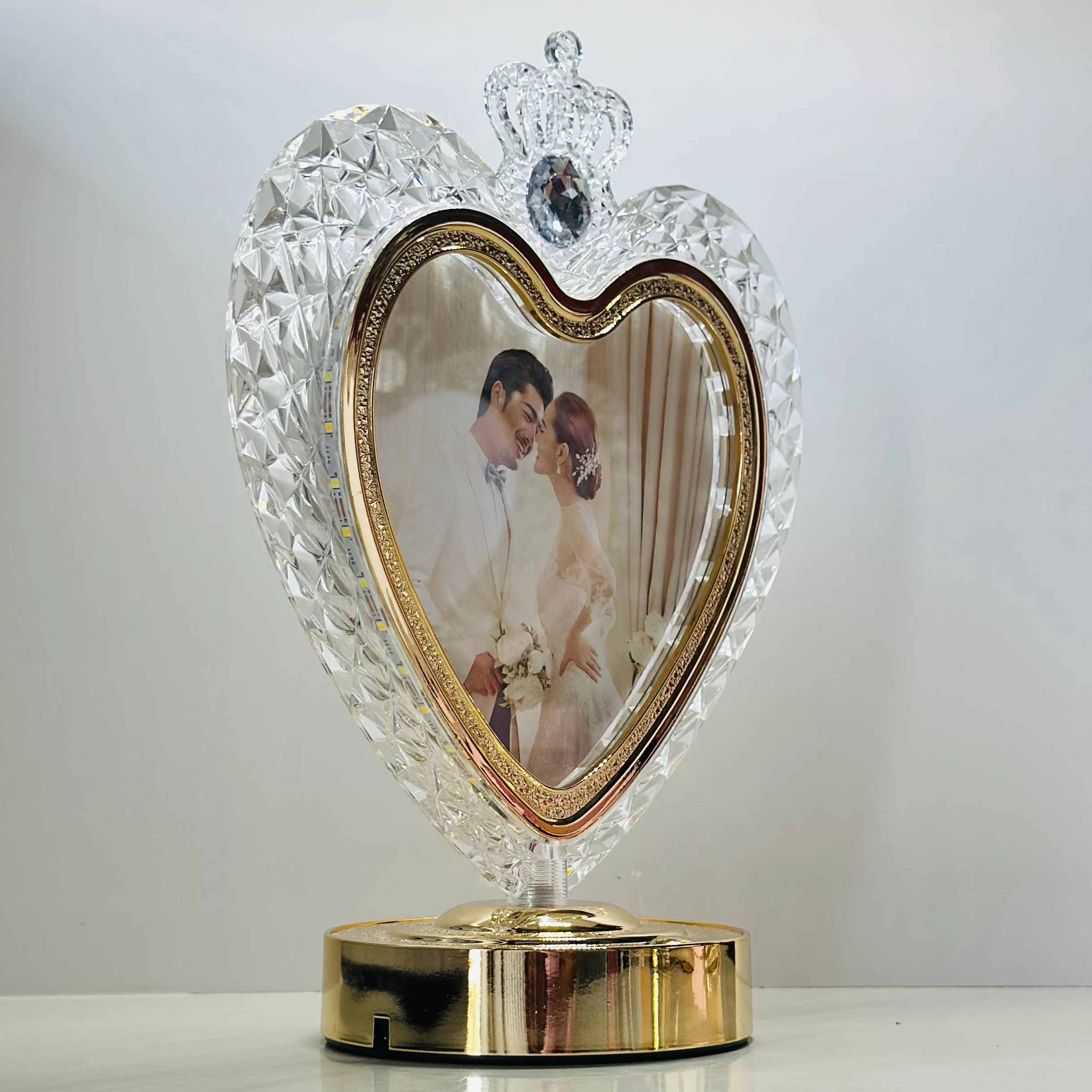 Romantic LED Dome Lamp with Kissing Couple