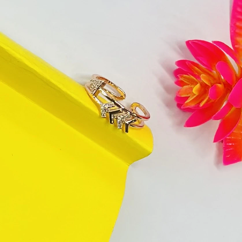 Rose gold-toned women's finger ring