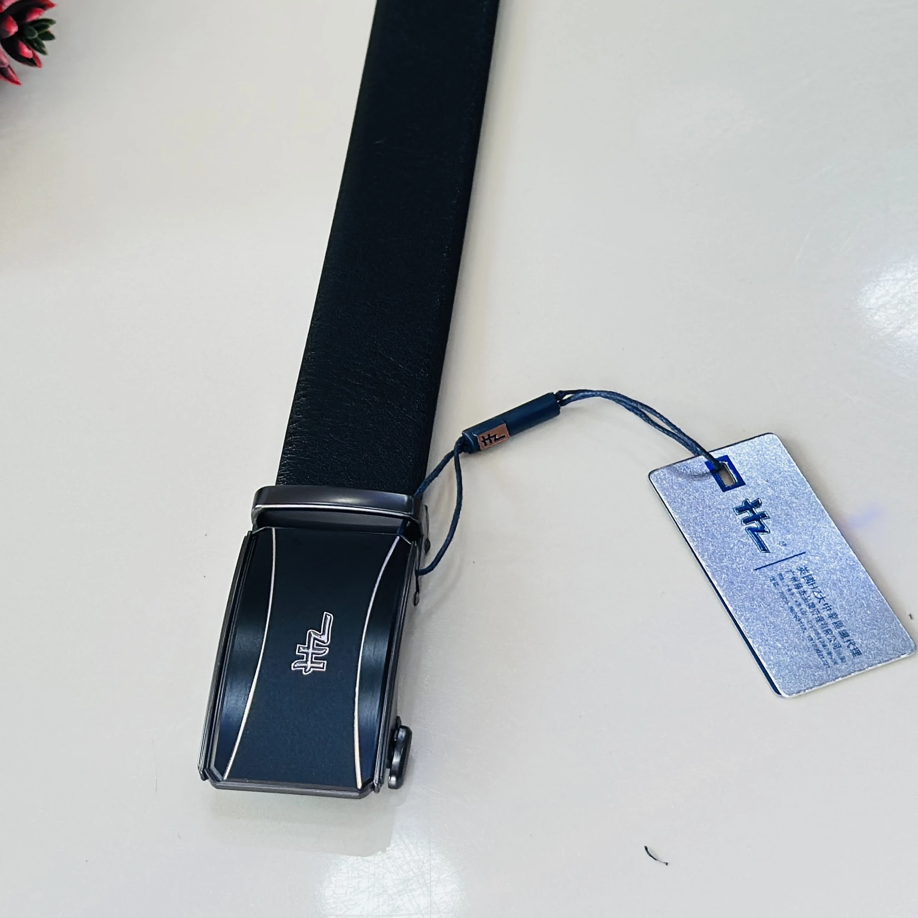 Black leather auto-lock buckle belt