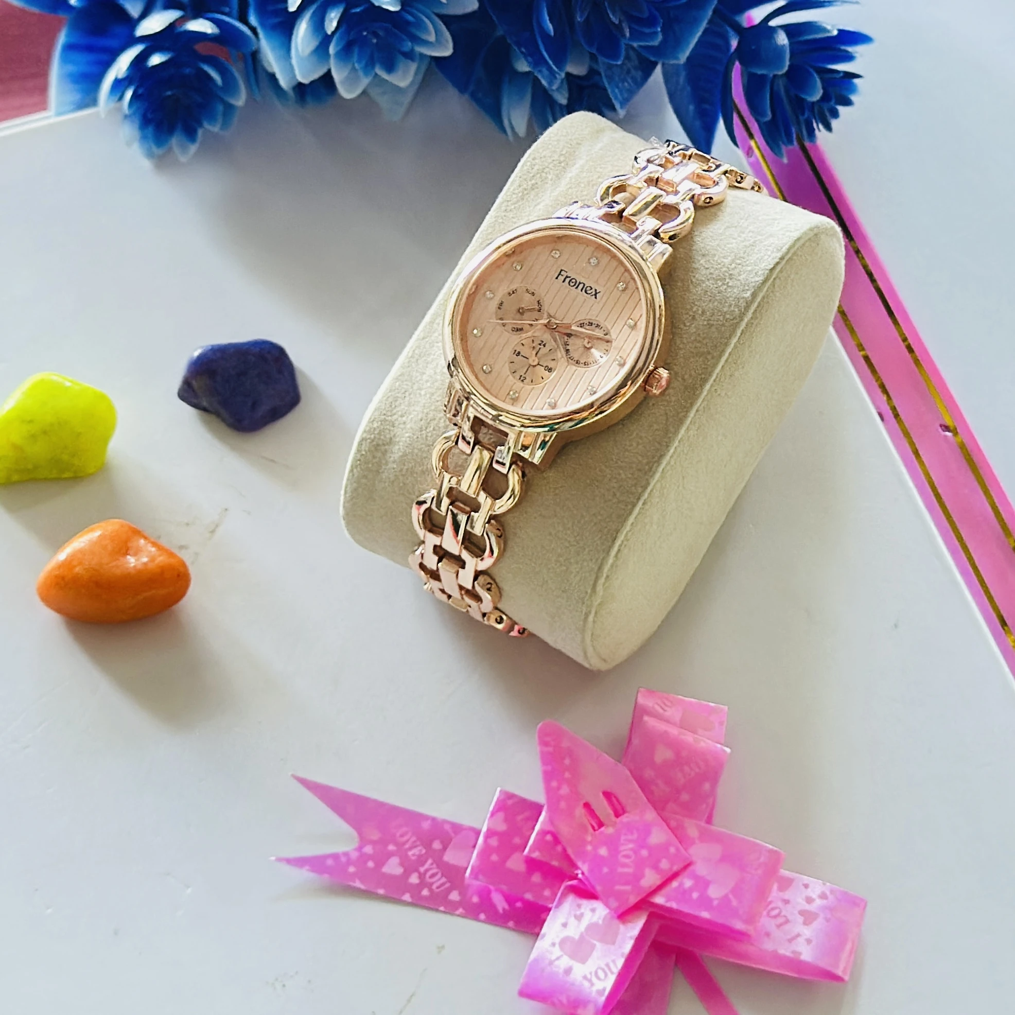 Fronex branded women's analog wristwatch