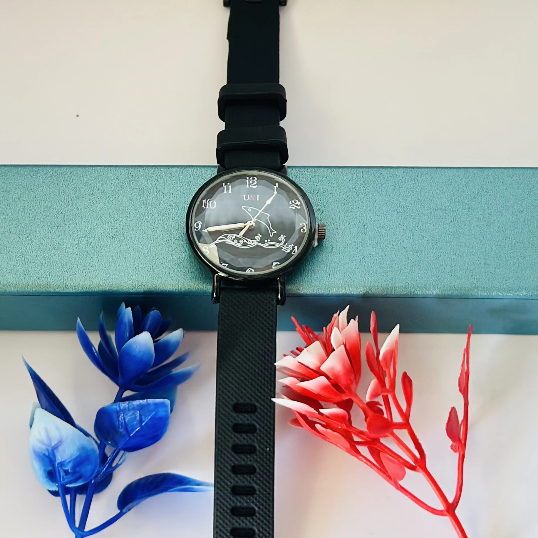 fashionable women's quartz watch
