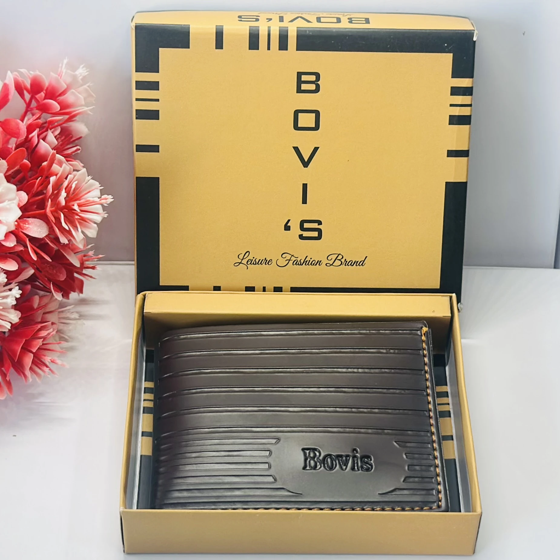 Bovi's men's brown genuine leather wallet.