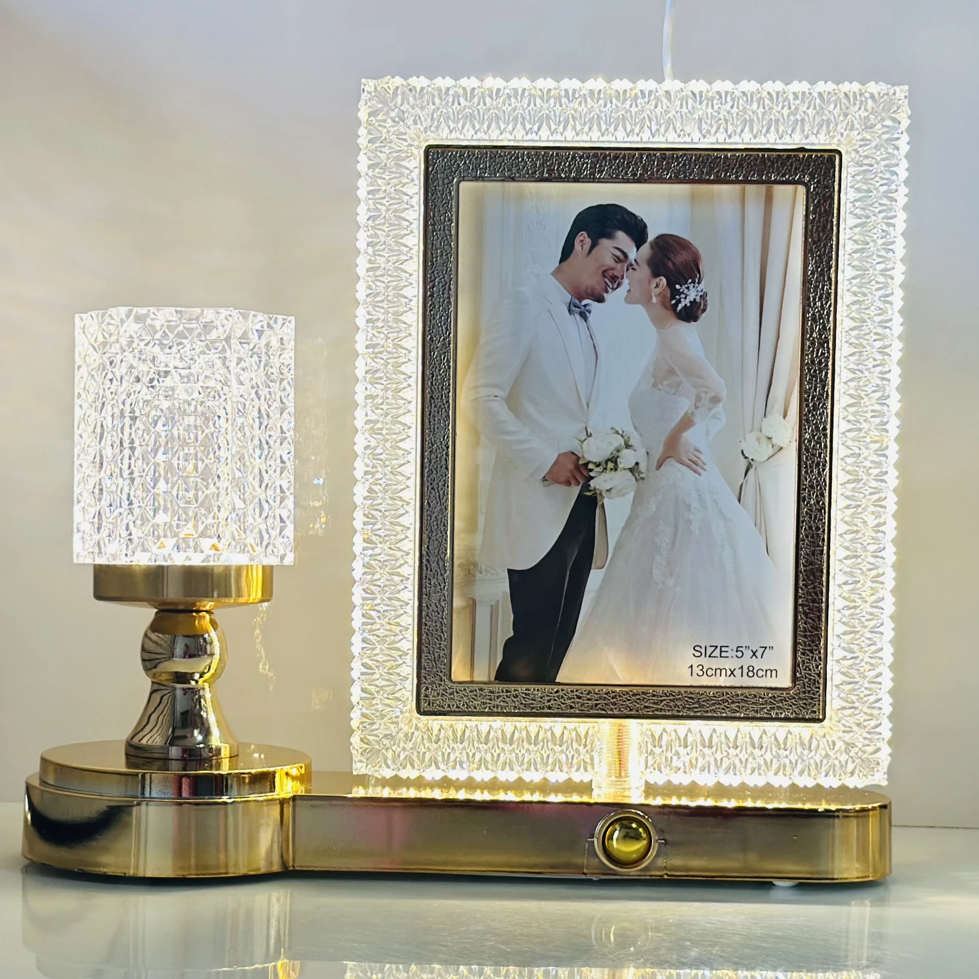 Romantic LED Dome Lamp with Kissing Couple