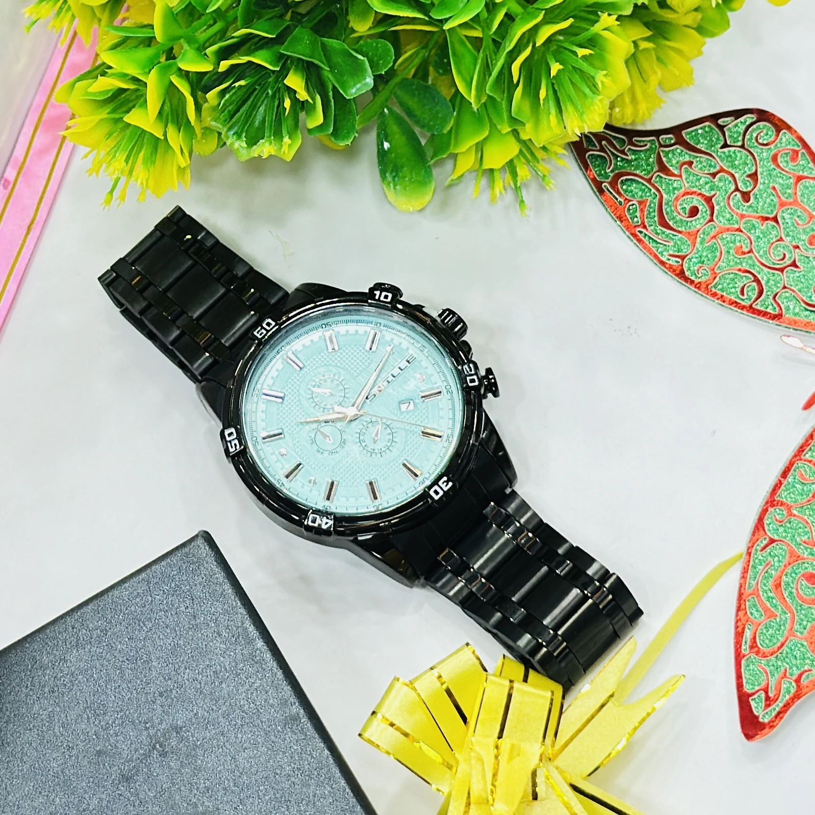 Snille brand watch is a stylish analog