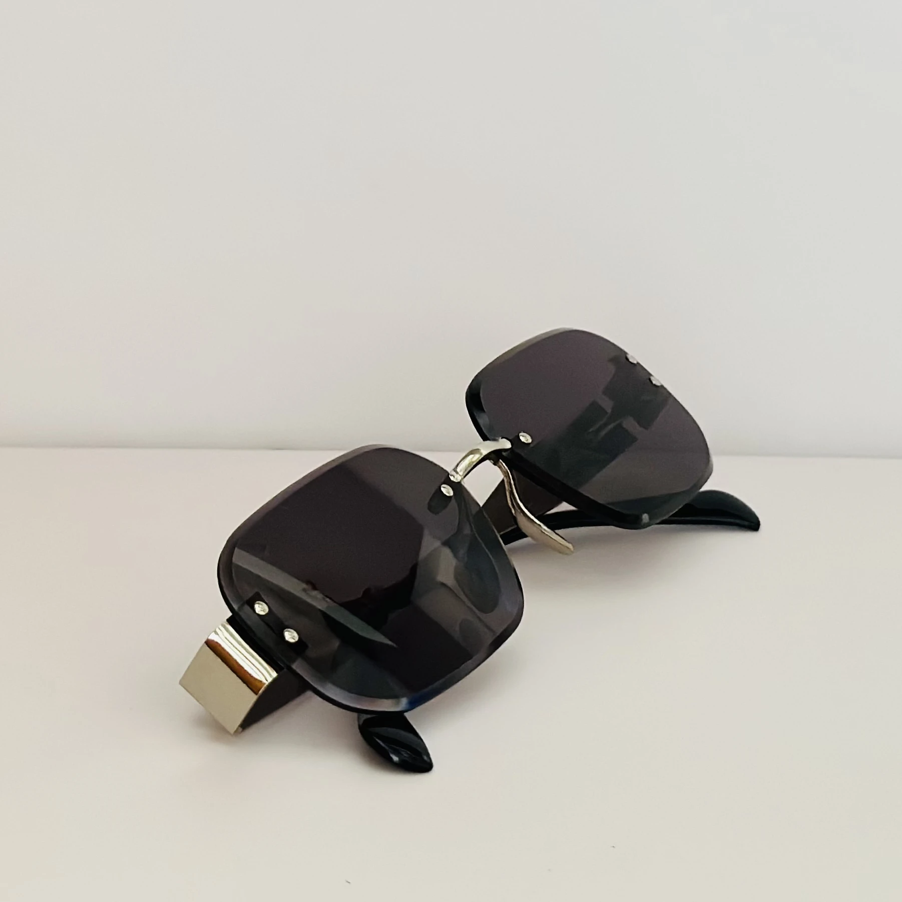 Rimless rectangular sunglasses