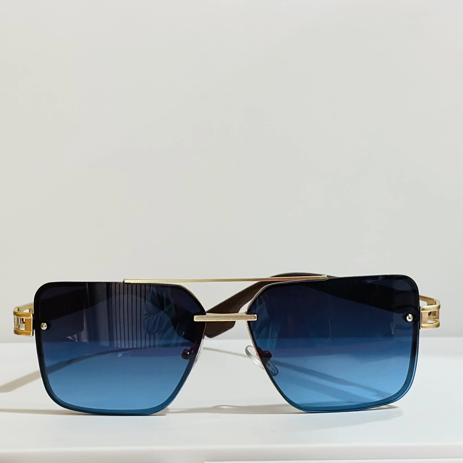 pair of Maybach The Metropolitan II GAAZ26 sunglasses.