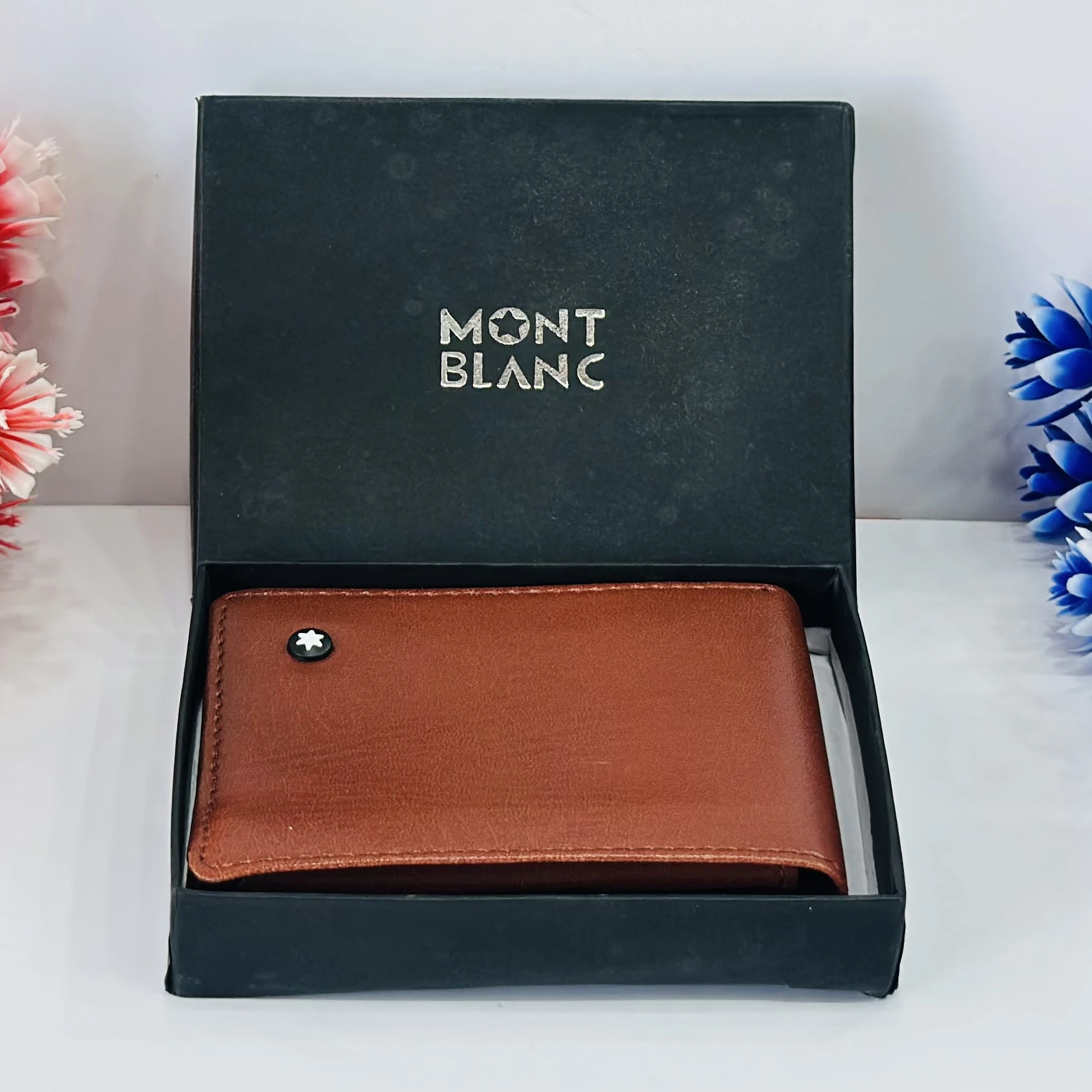 Montblanc Meisterstück 6cc wallet in brown leather.