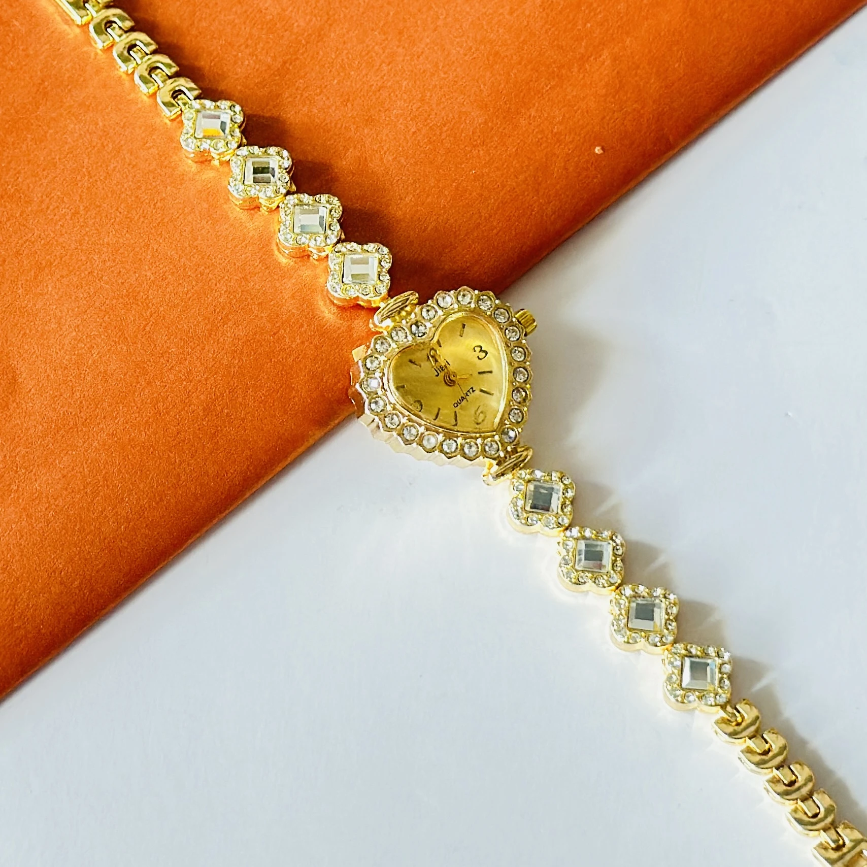 women's heart-shaped bracelet quartz watch
