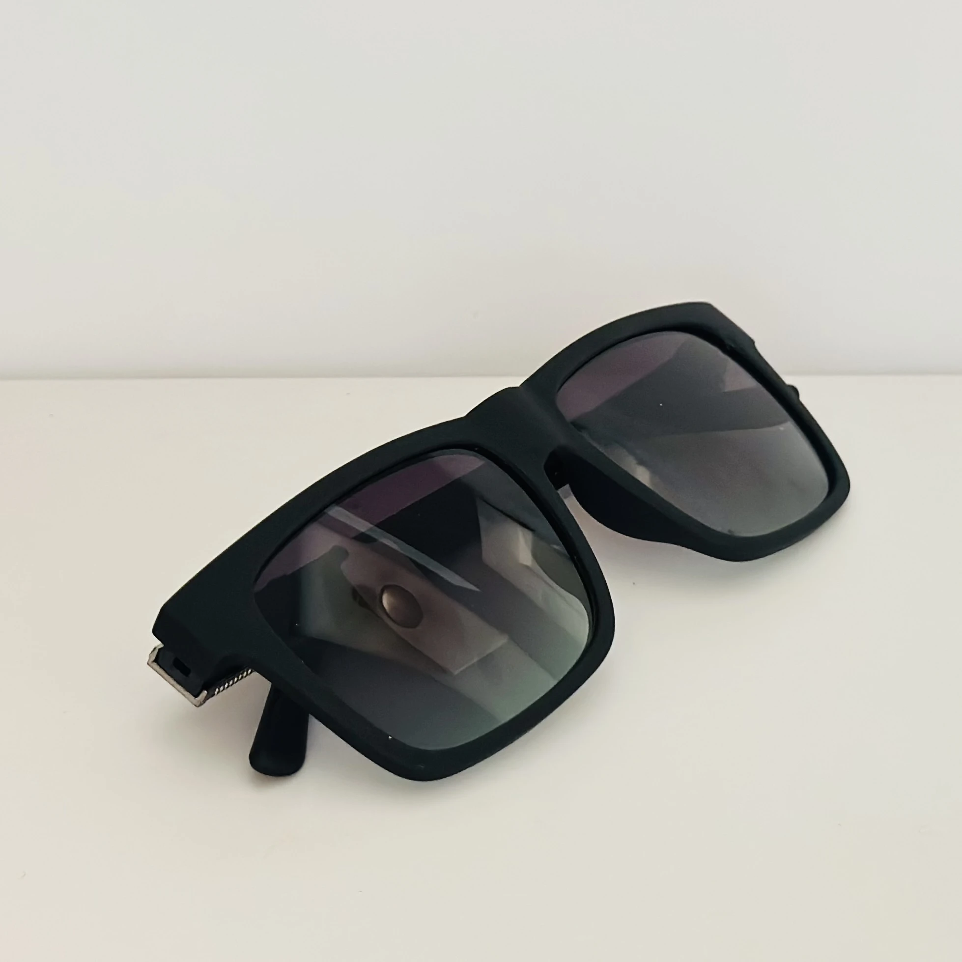 Black aviators sunglasses