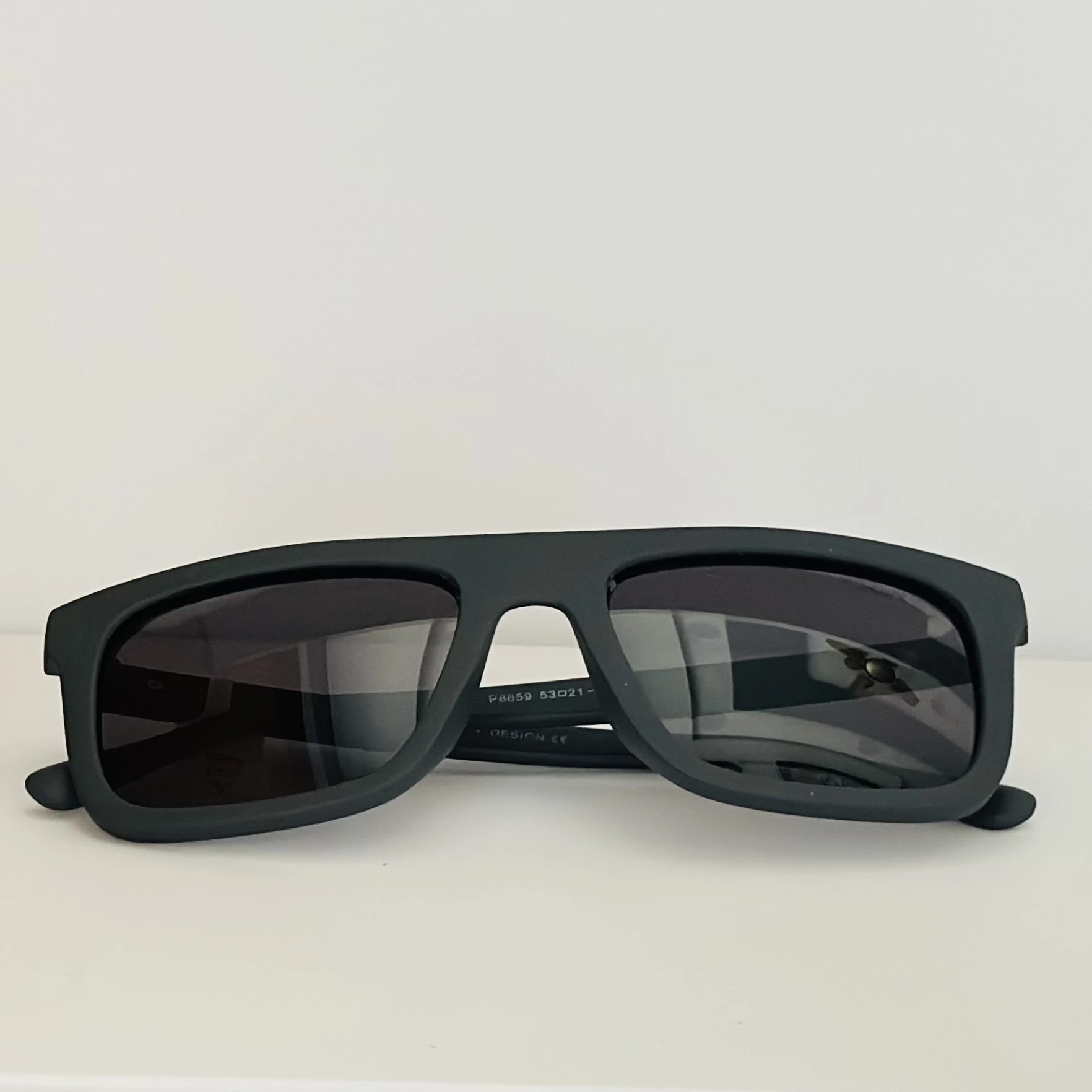 Black square-frame sunglasses