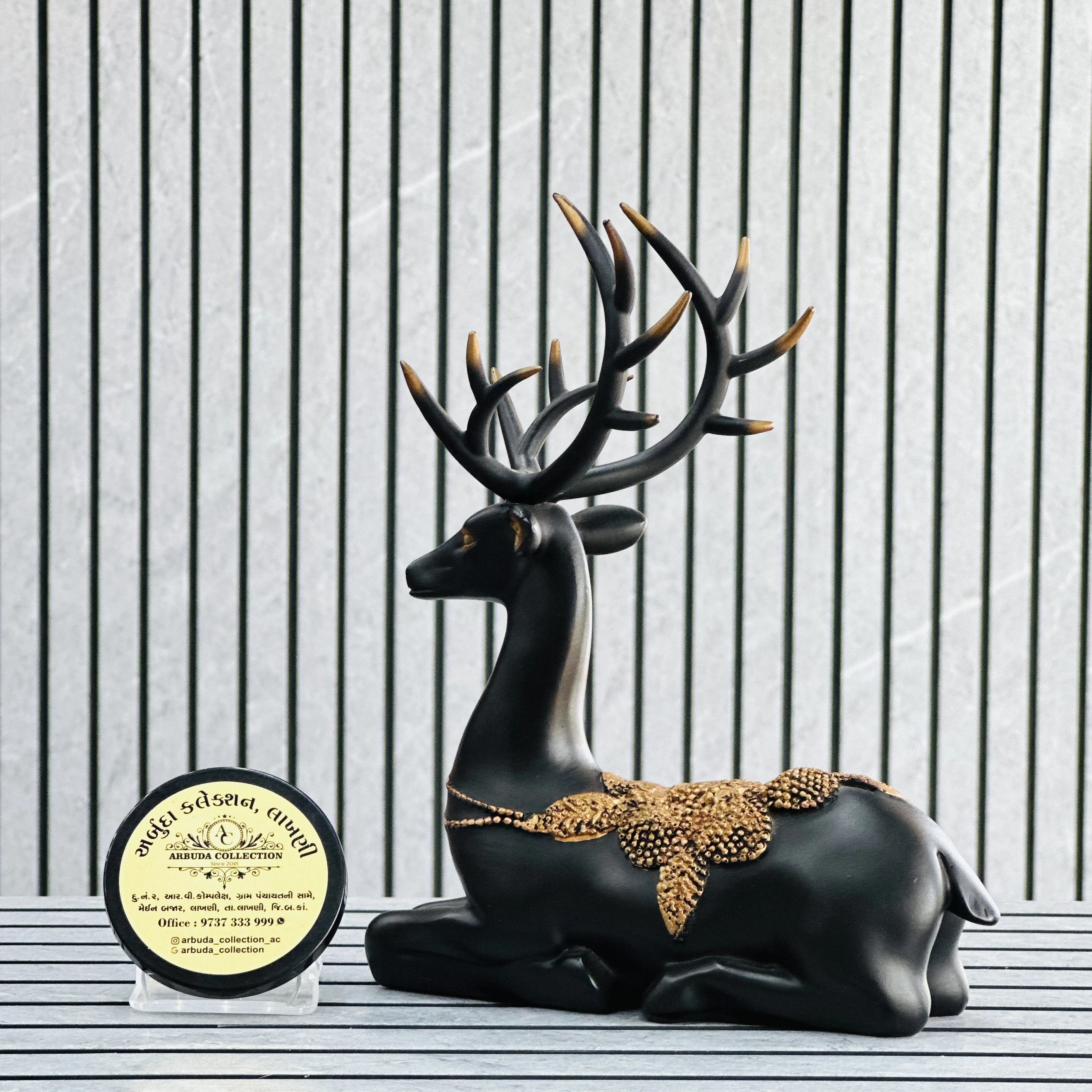 Deer figurine/ Showpiece