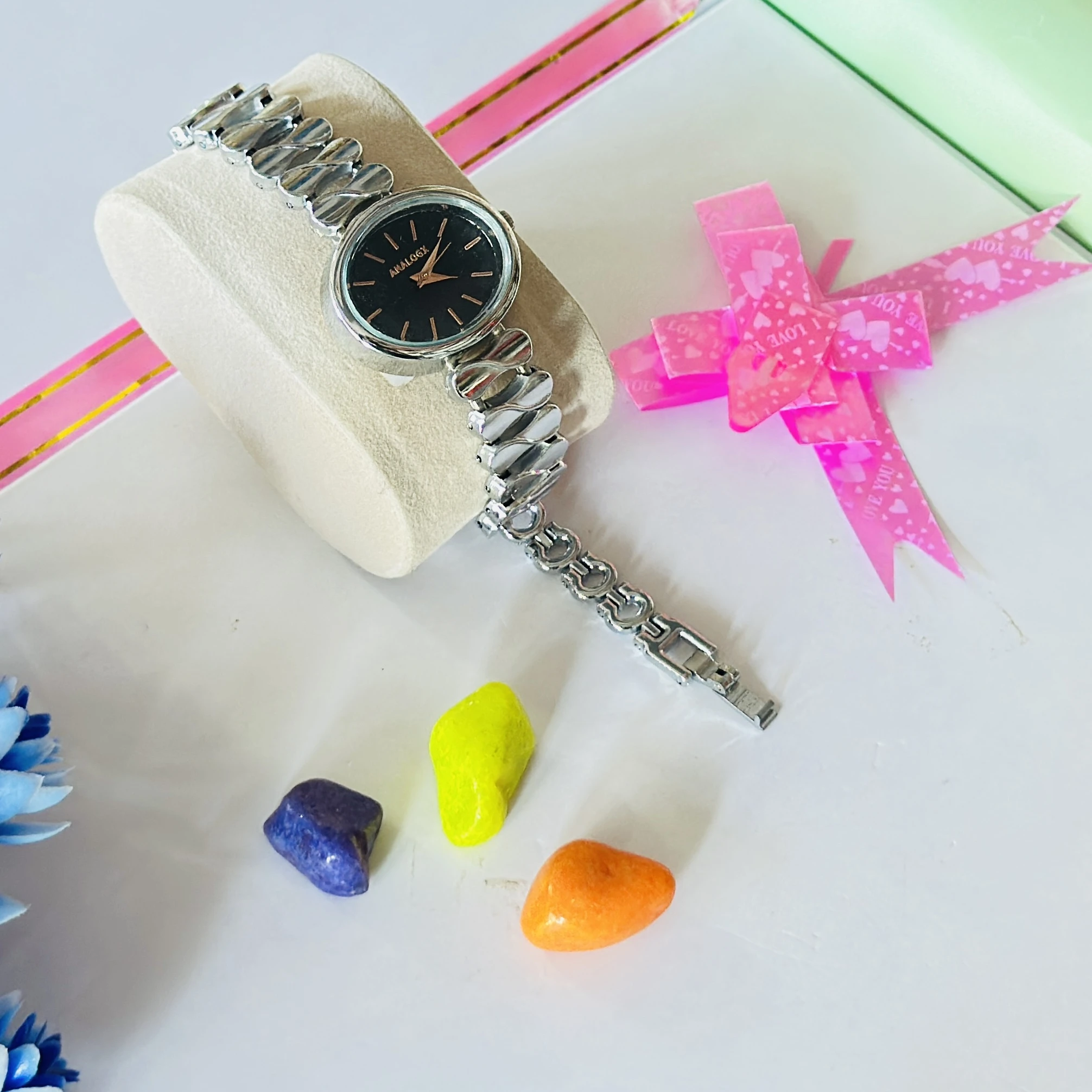 Fronex branded women's analog wristwatch