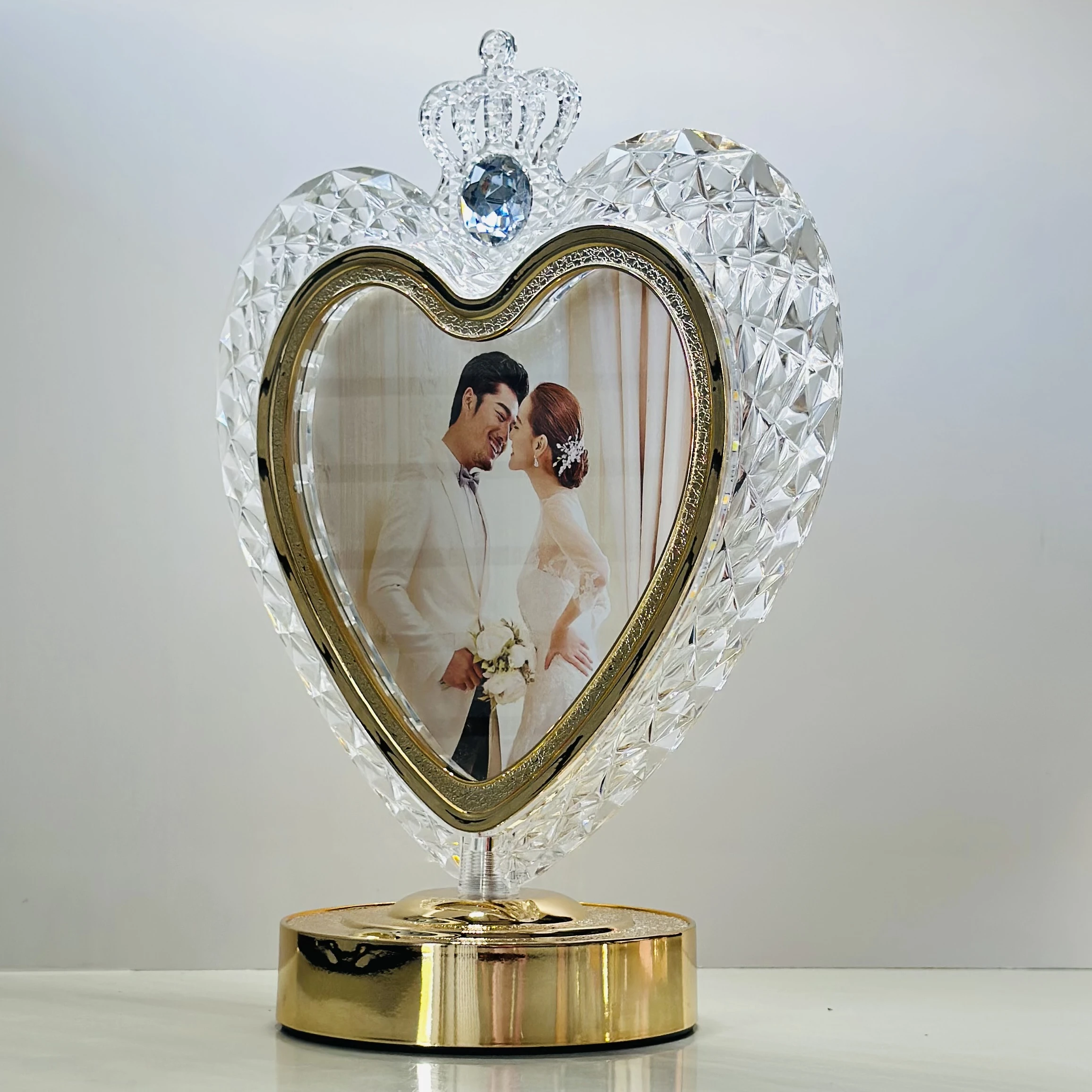 Romantic LED Dome Lamp with Kissing Couple