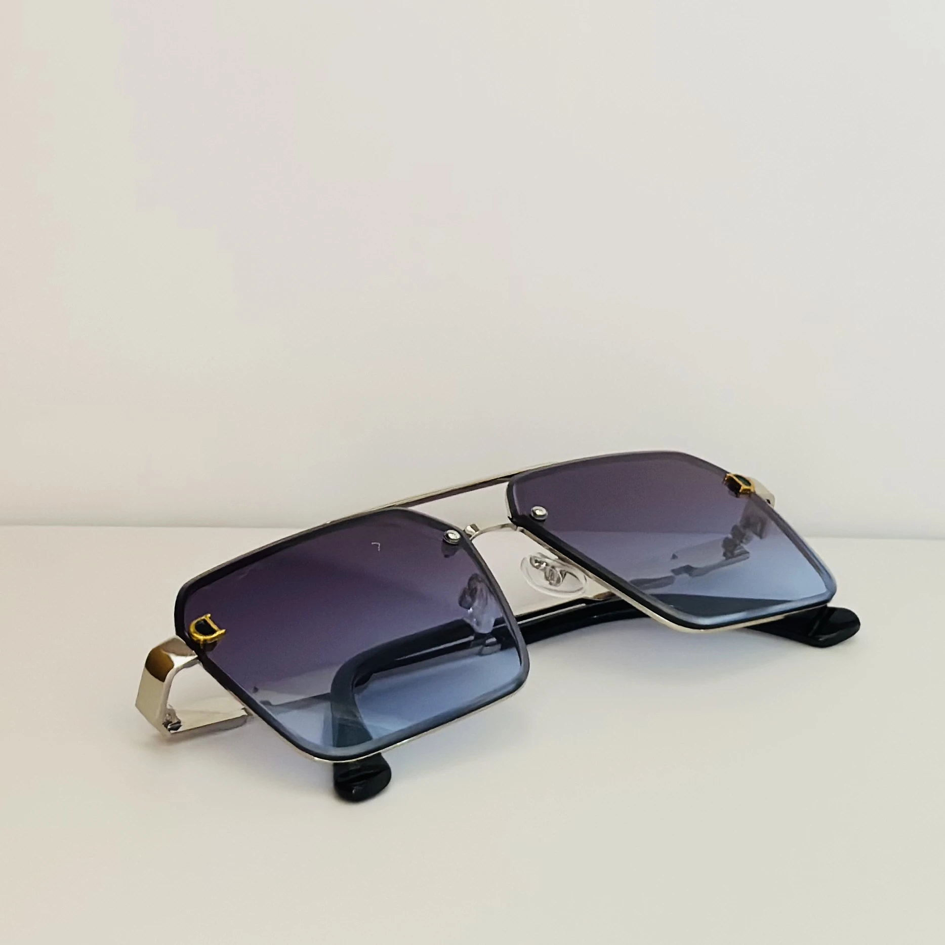 Levi's aviator sunglasses