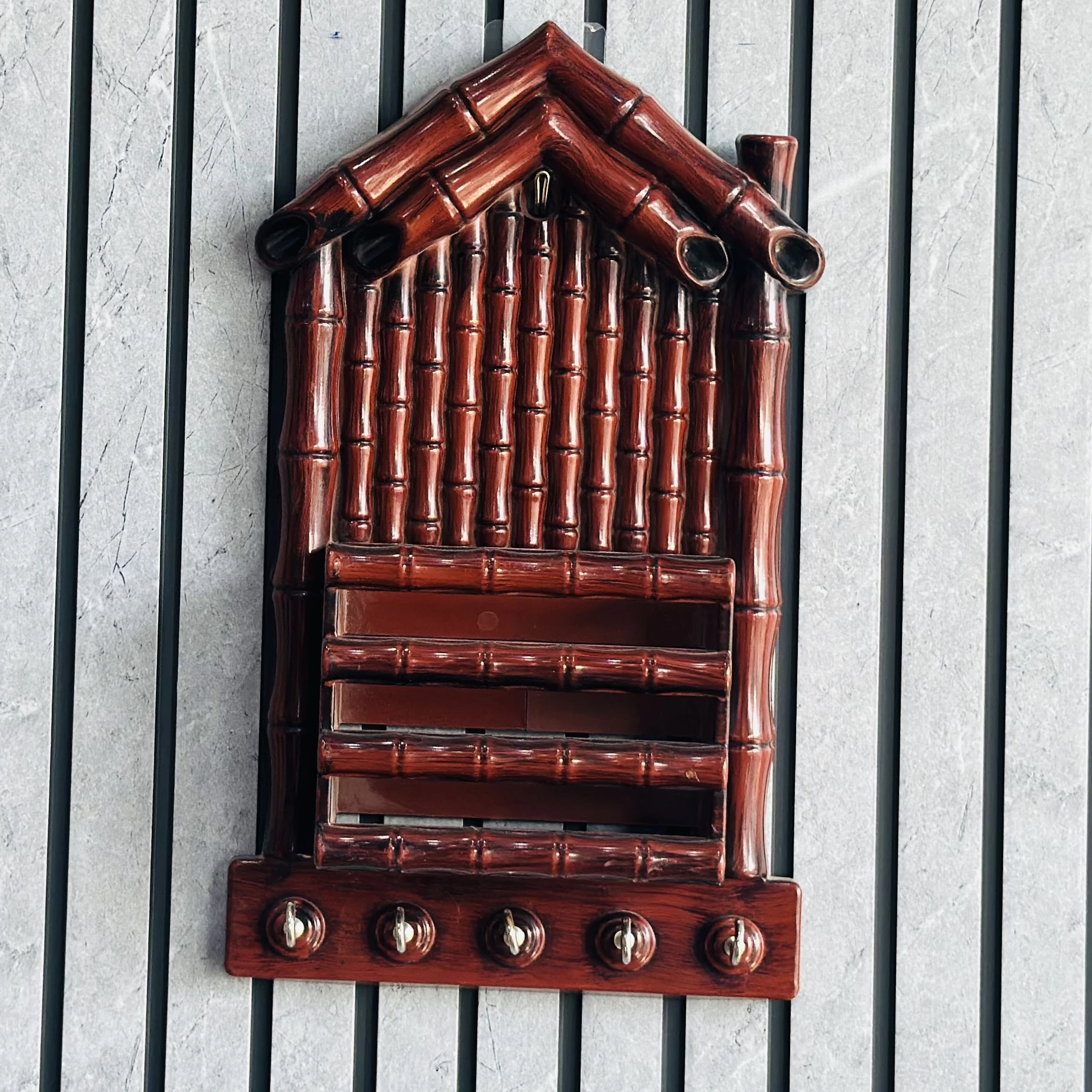 Wooden key holder (SKU-88YOUS)