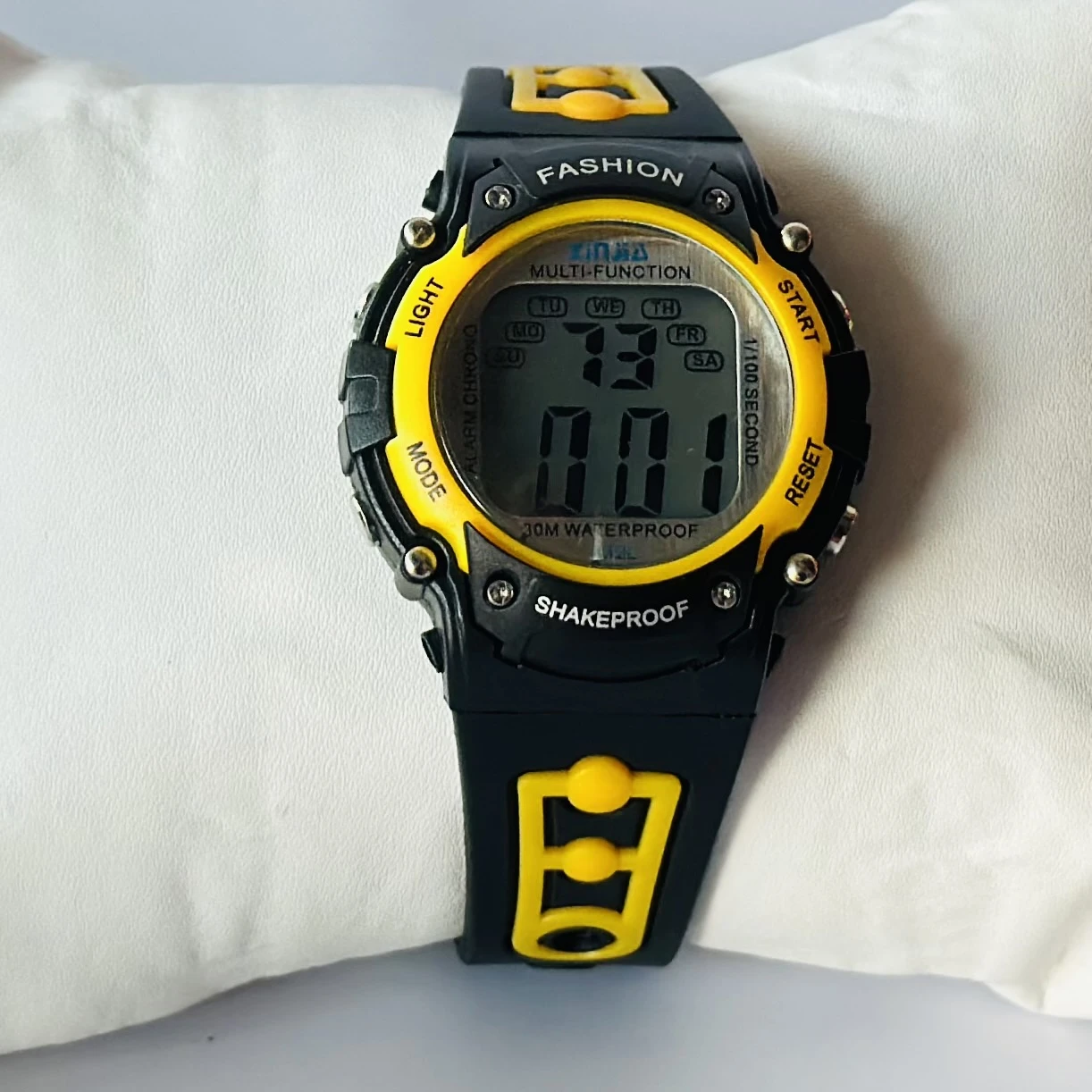 Mingrui 8212L Tennger Lady sport digital watch with a pink silicone strap.