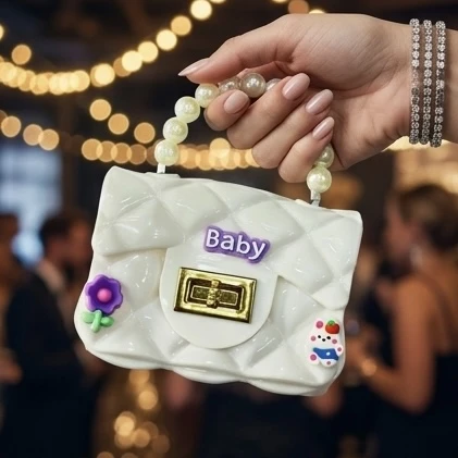 TRENDY BABY GIRLS PURSE ?
