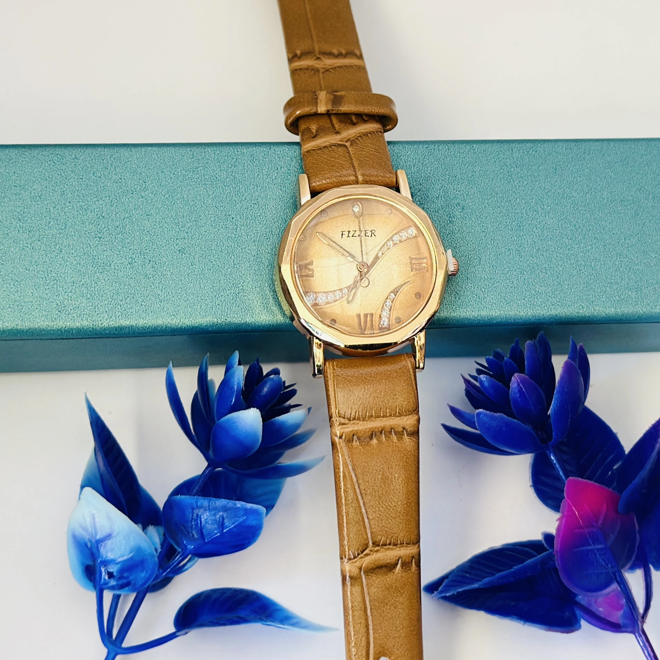 Fizzler women's analog quartz wrist watch