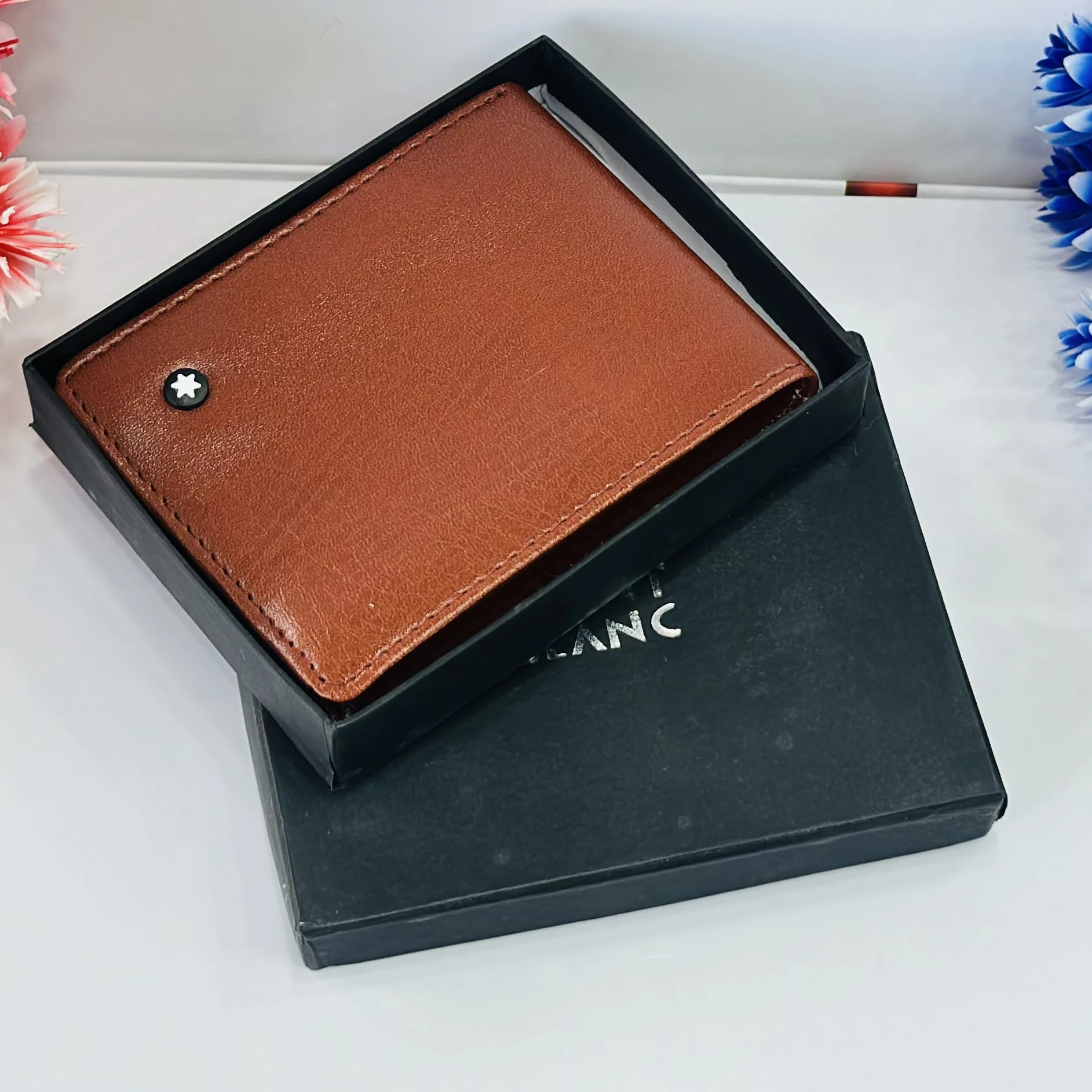 Montblanc Meisterstück 6cc wallet in brown leather.
