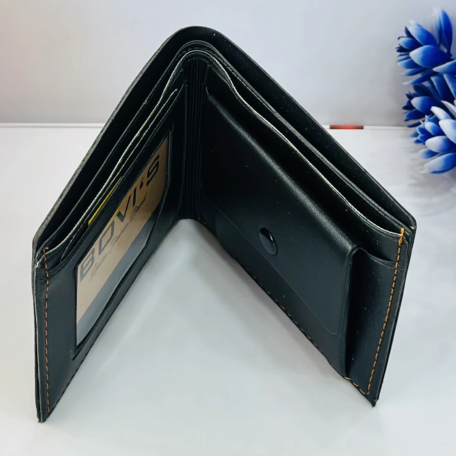 Bovis men's genuine leather wallet in black.