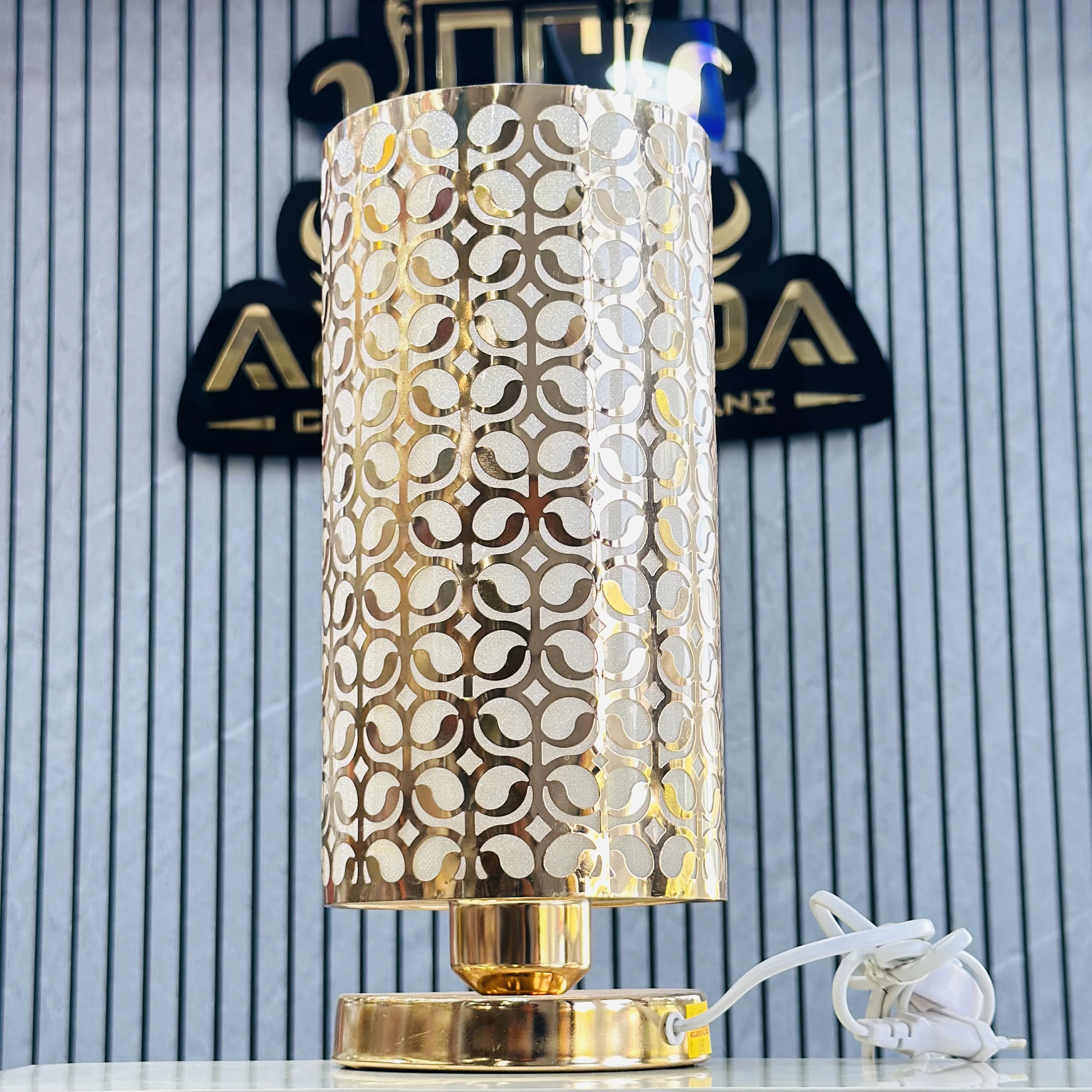 Decorative metal table lamp(SKU-ZJUP2V)