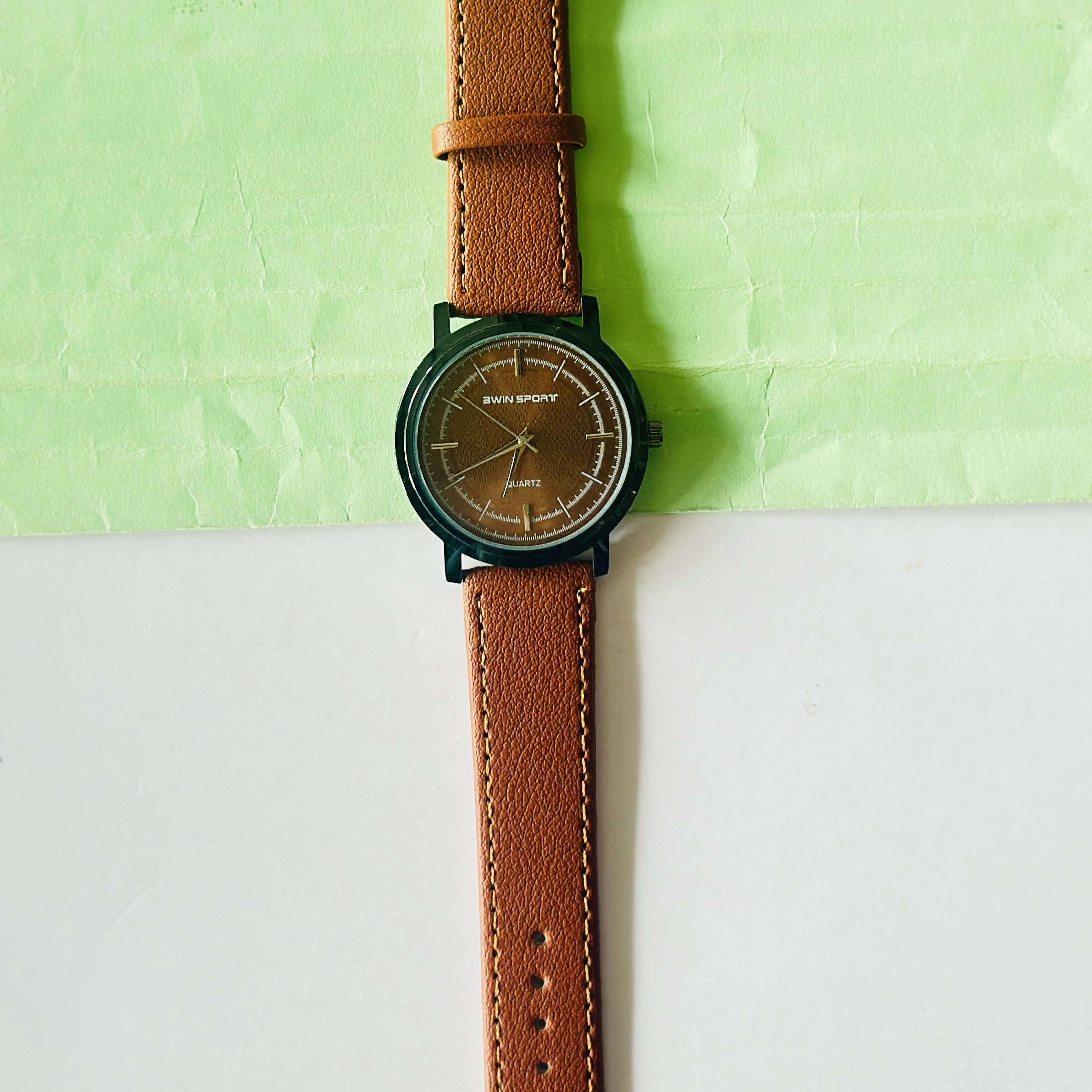 Quartz analog watches