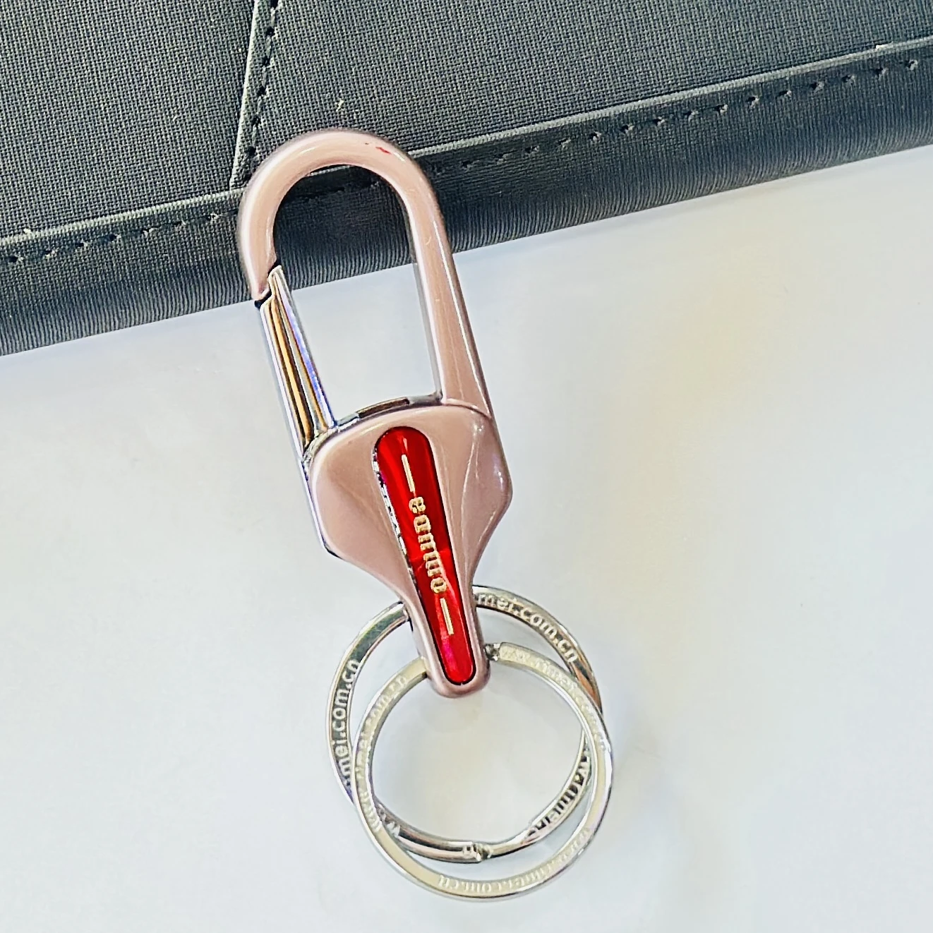 Omuda stylish hook locking metal carabiner double ring keychain