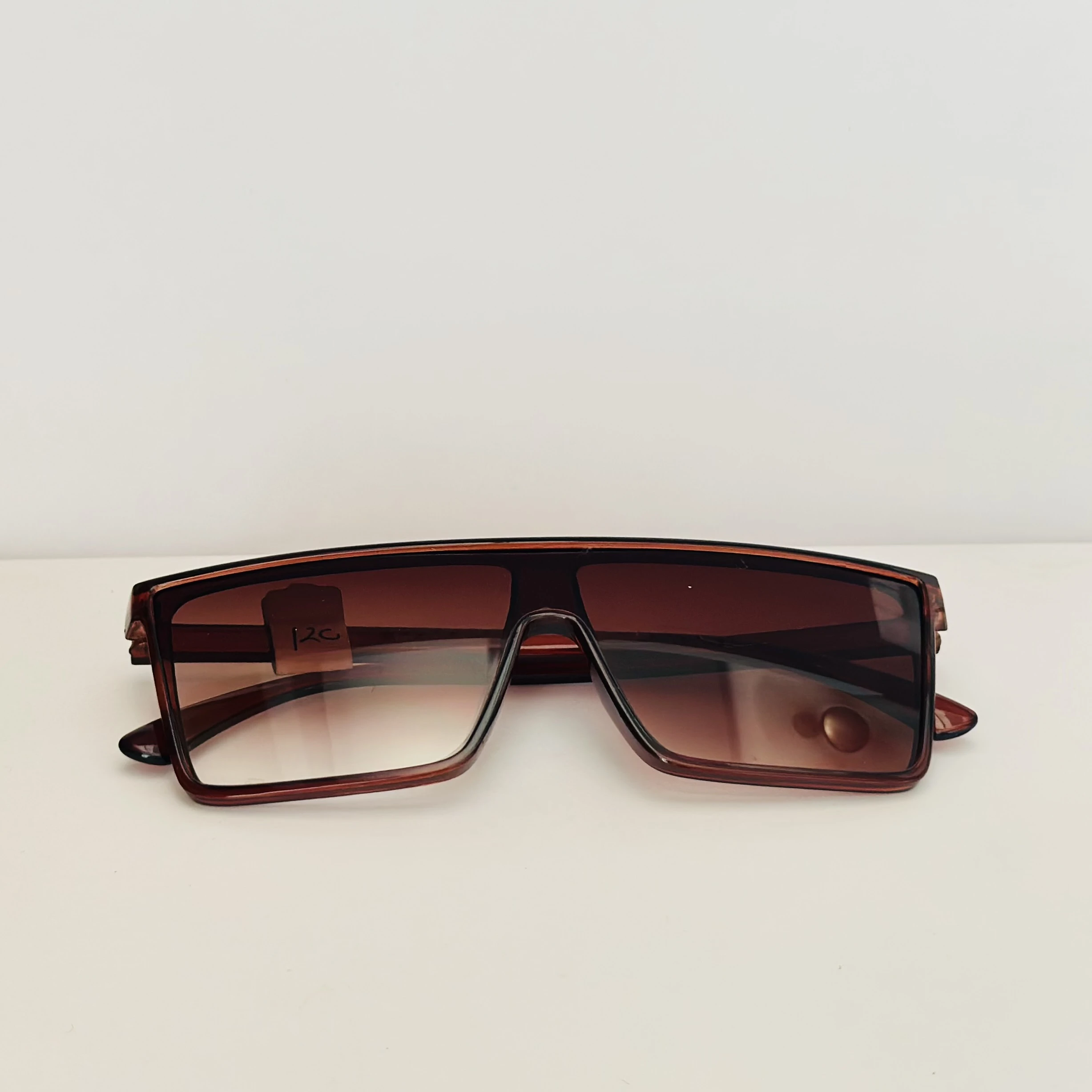 Brown oversized flat-top sunglasses.