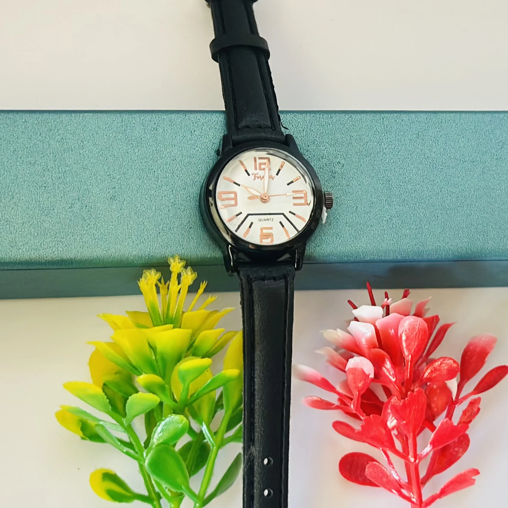 Quartz analog Watch for women