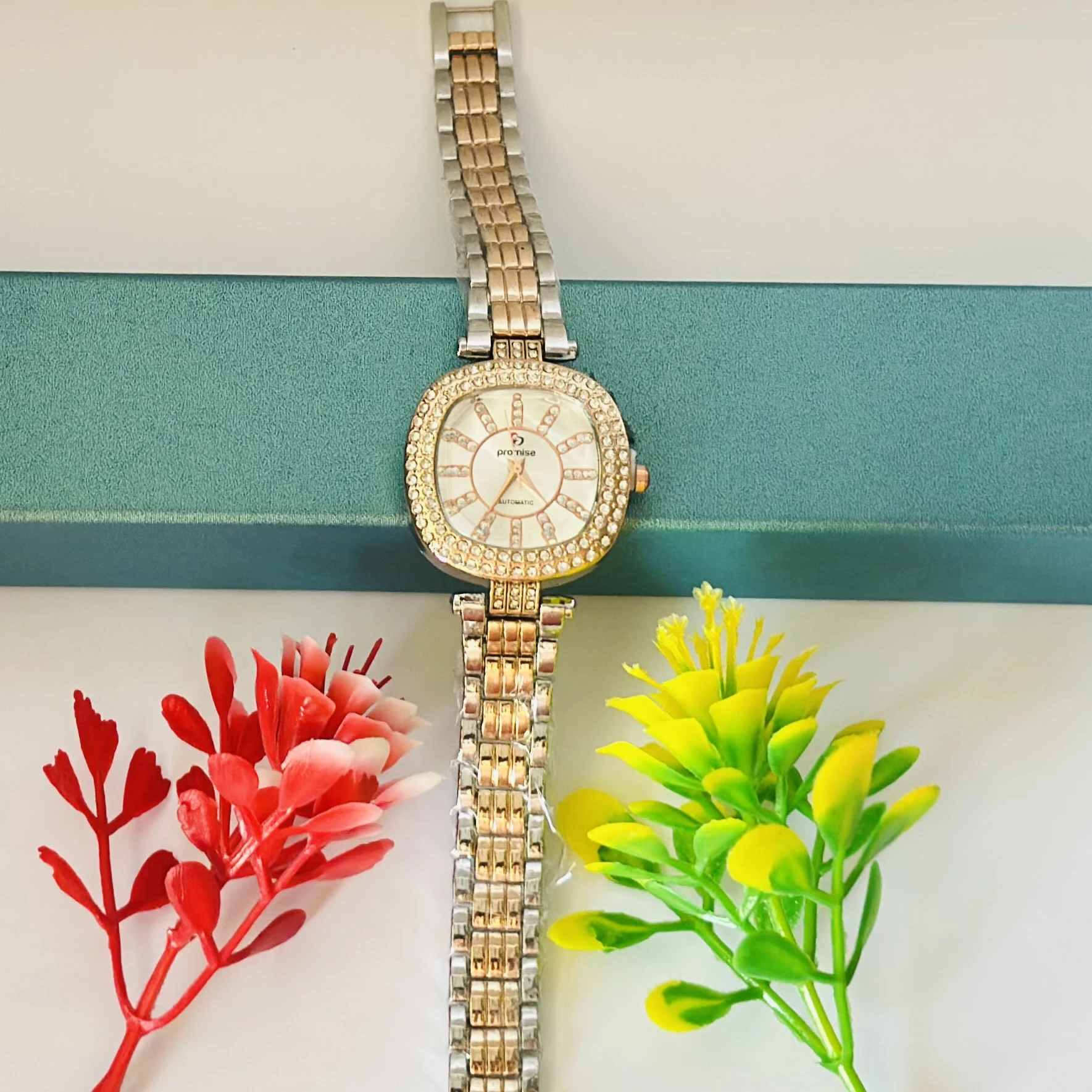 Fashion analog women's watch