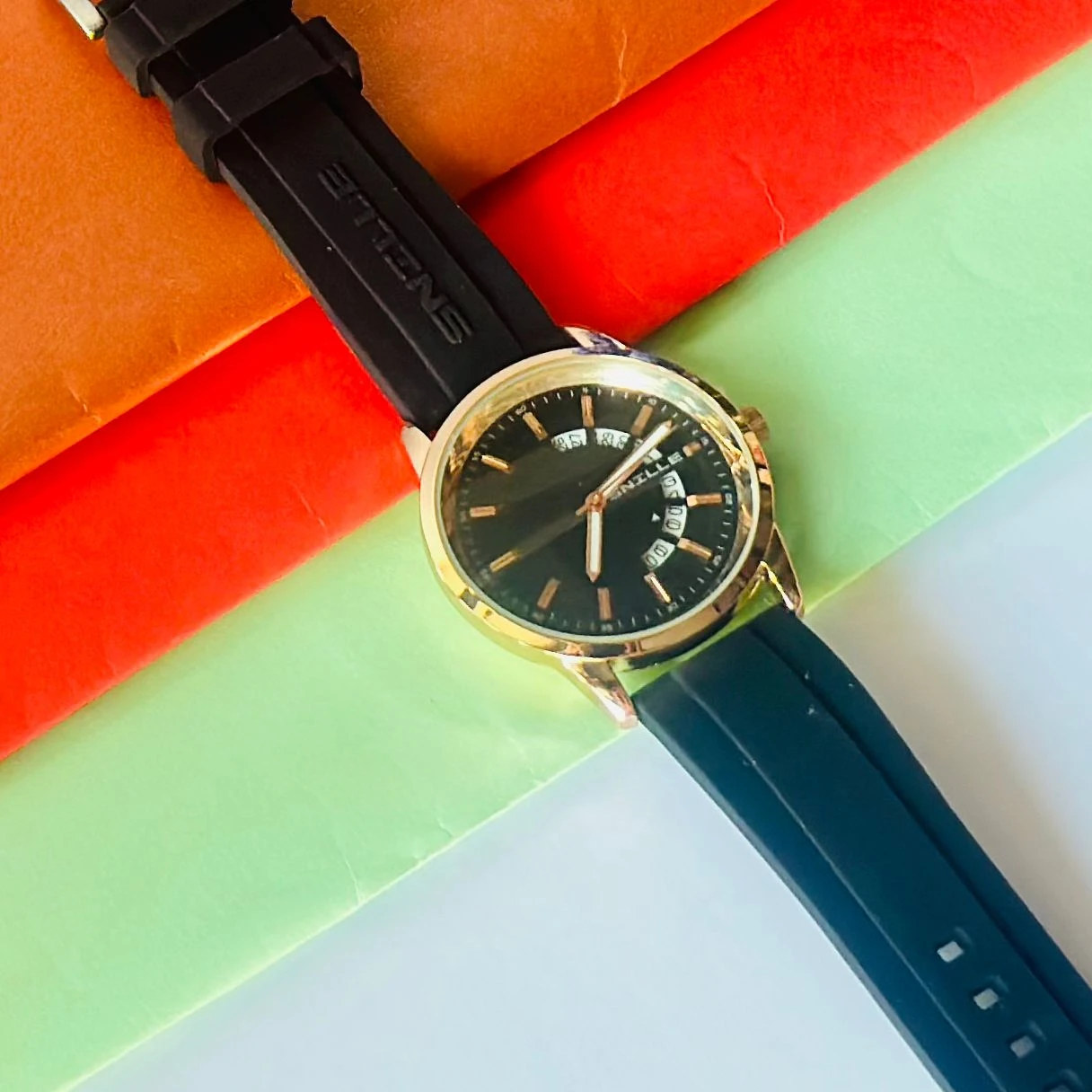 SNILLE Premium Quartz analog watch