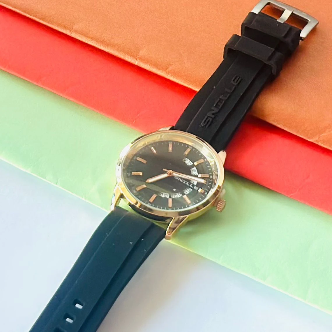 SNILLE Premium Quartz analog watch